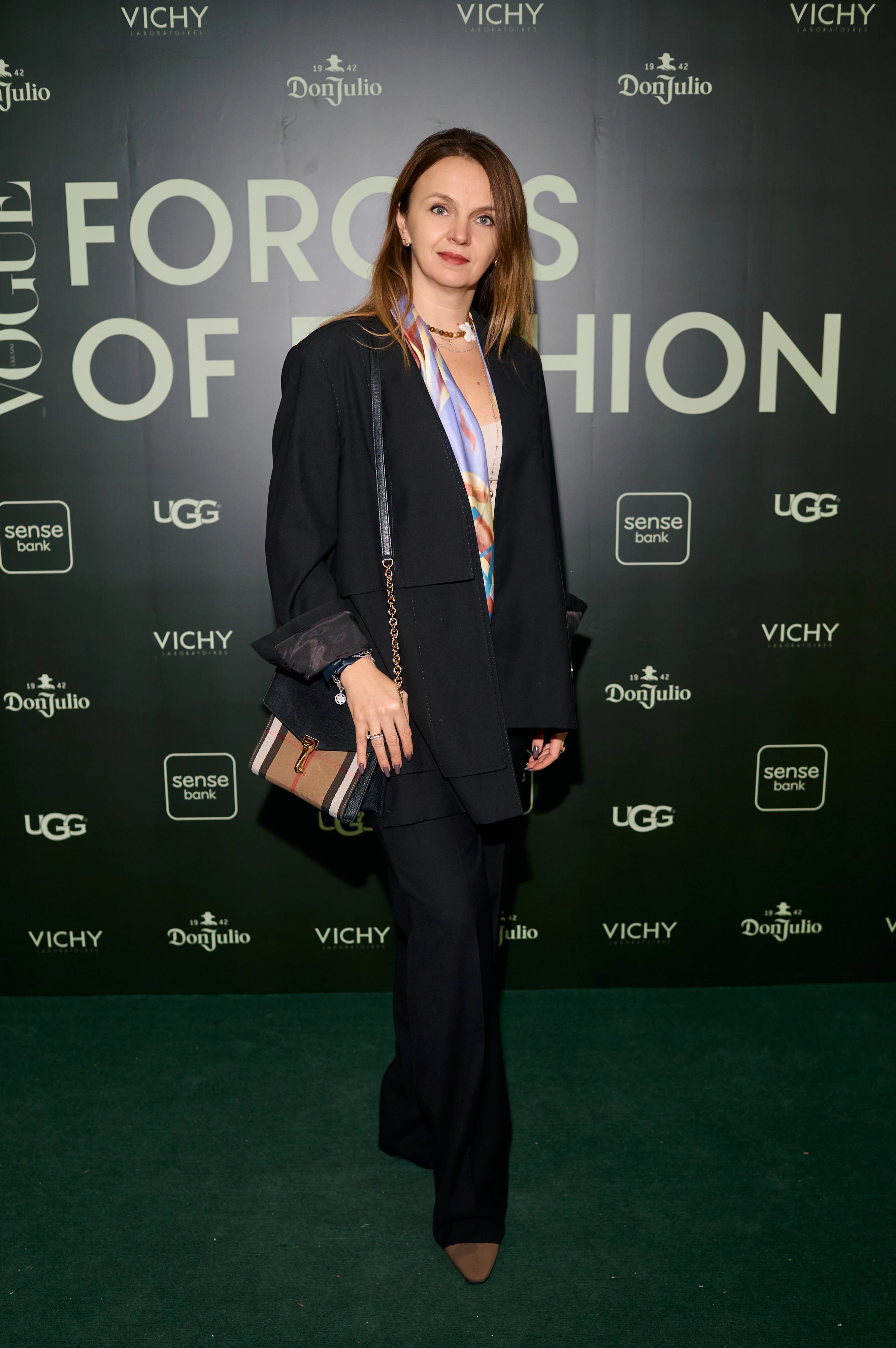 Олена Комарова