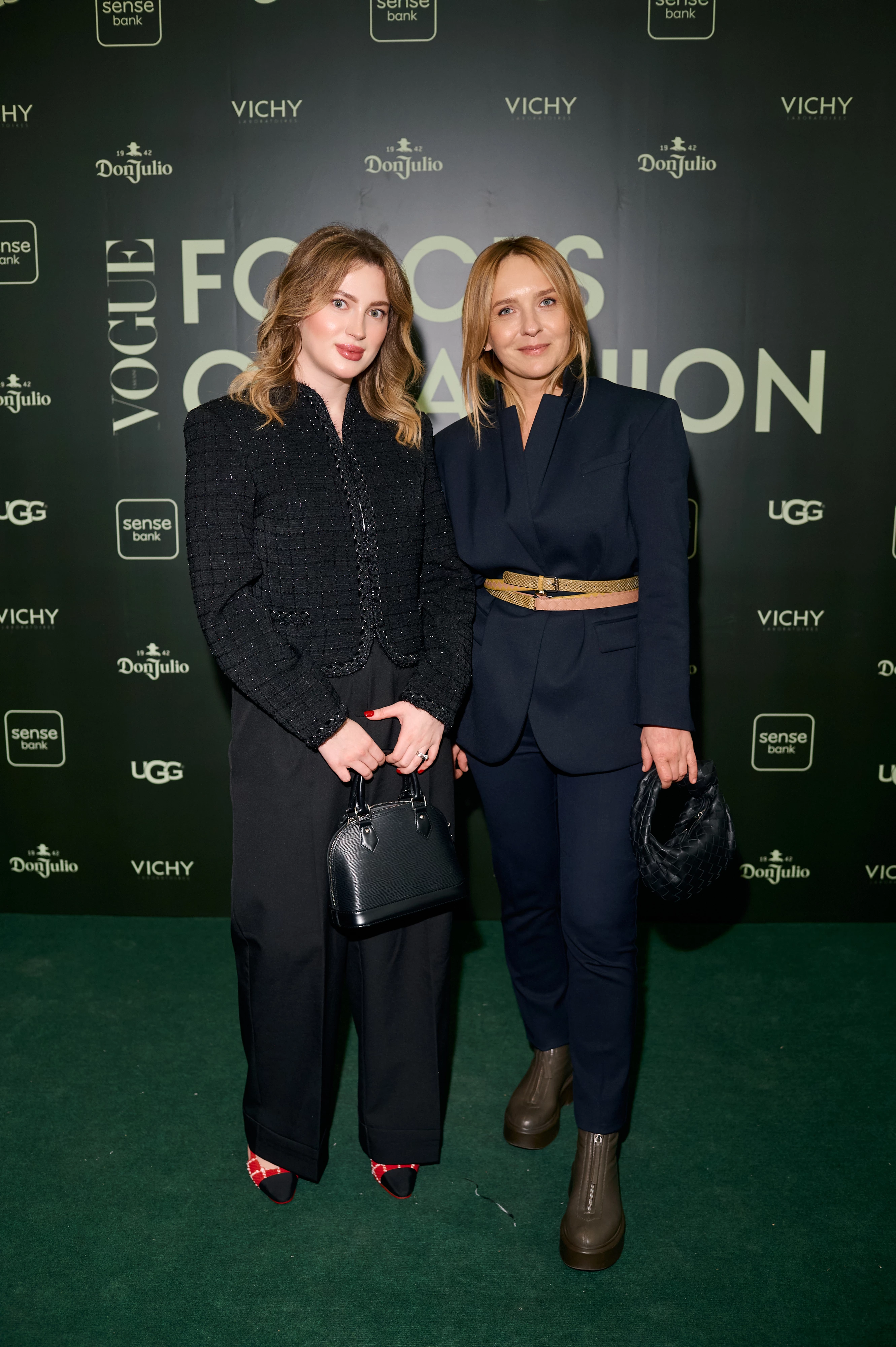 Каріна Сорочінська та Наталія Бондарчук