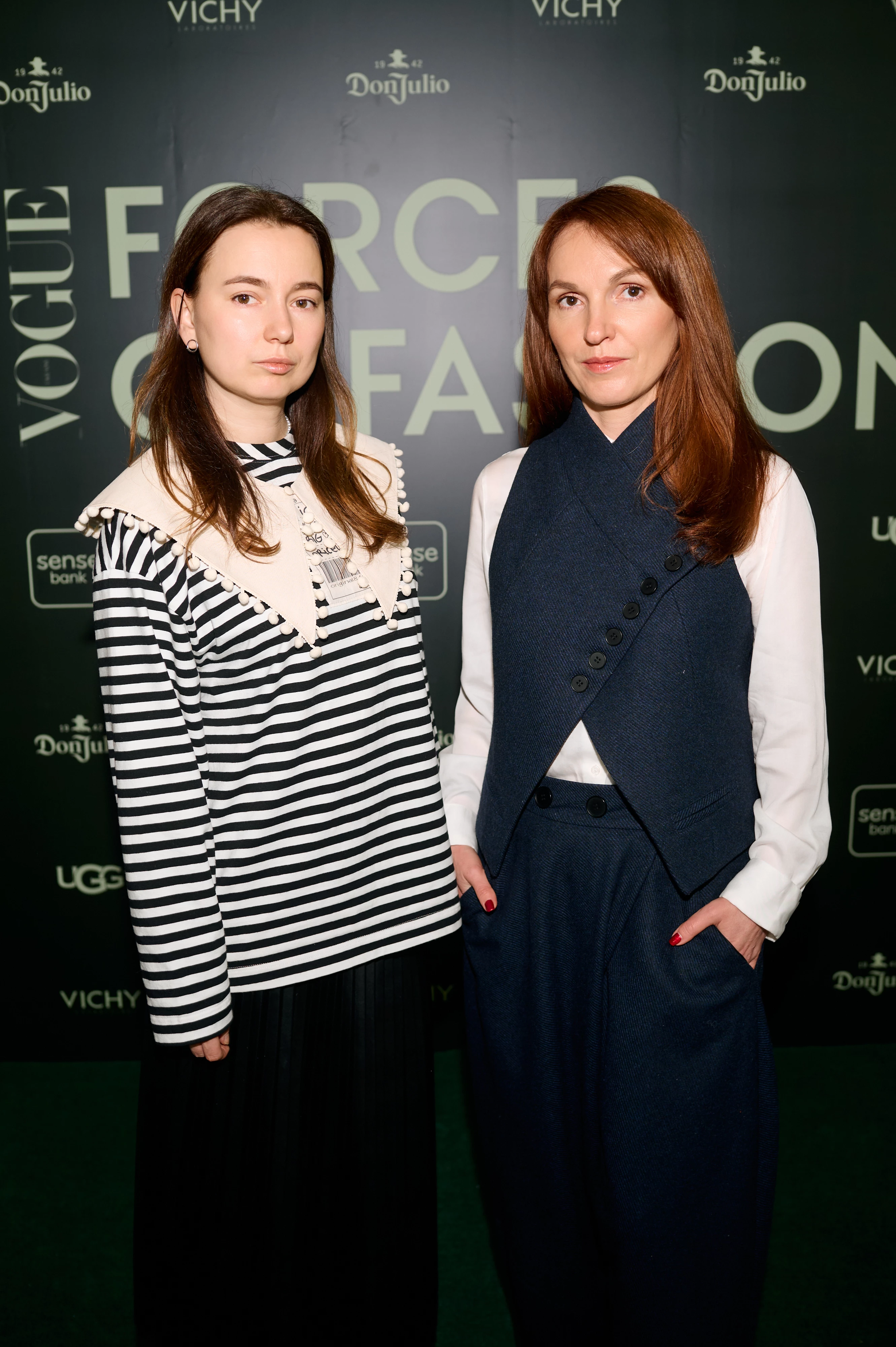 Катерина Кармаліта (праворуч)