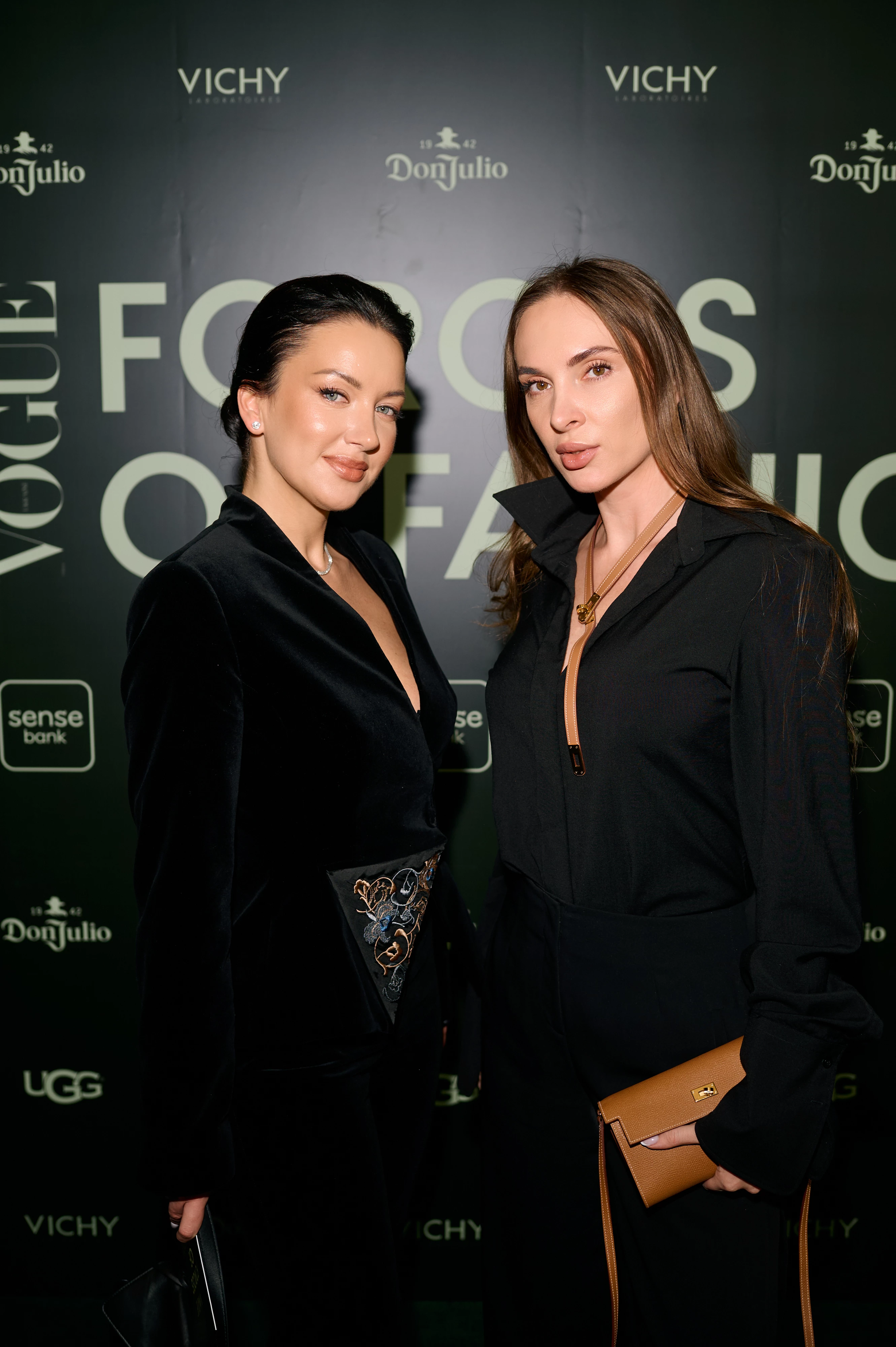 Вікторія Умаханова та Ірина Адоніна