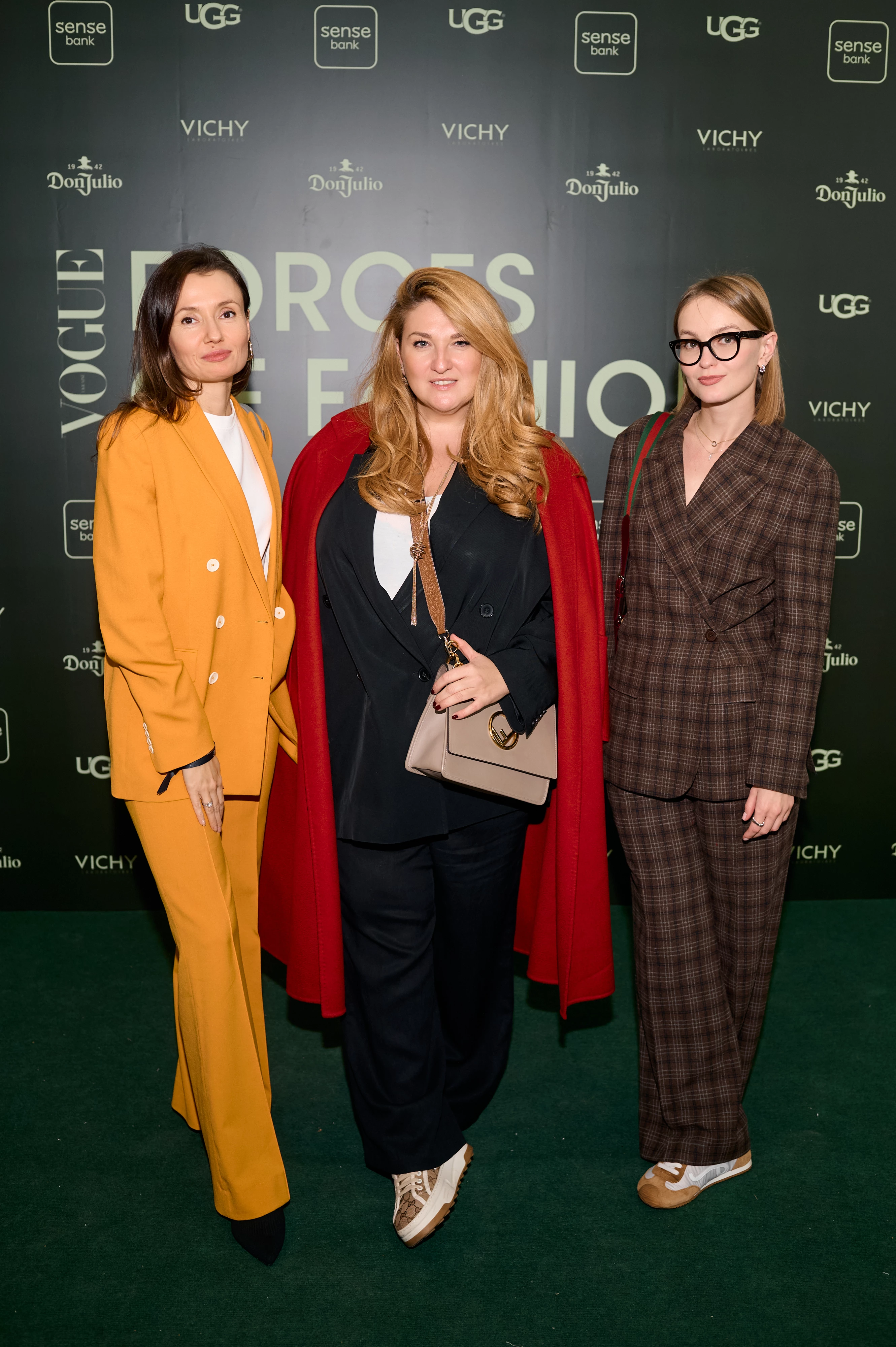 Вікторія Ембулатова, Діна Турчина, Катерина Захараш