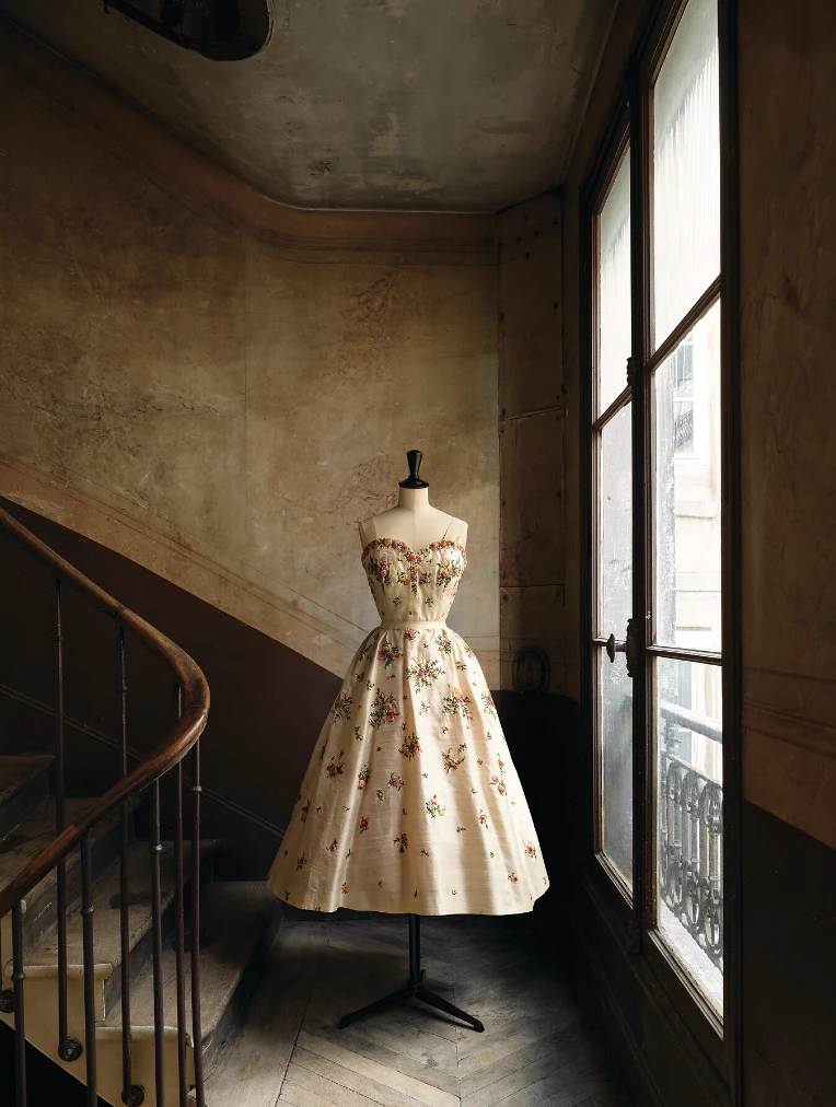 Сукня Octave Feuillet з колекції весна-літо 1952, Dior Haute Couture Сукня Octave Feuillet з колекції весна-літо 1952, Dior Haute Couture
