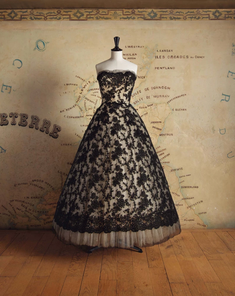 Сукня Carmen з колекції осінь-зима 1951/1952, Dior Haute Couture Сукня Carmen з колекції осінь-зима 1951/1952, Dior Haute Couture