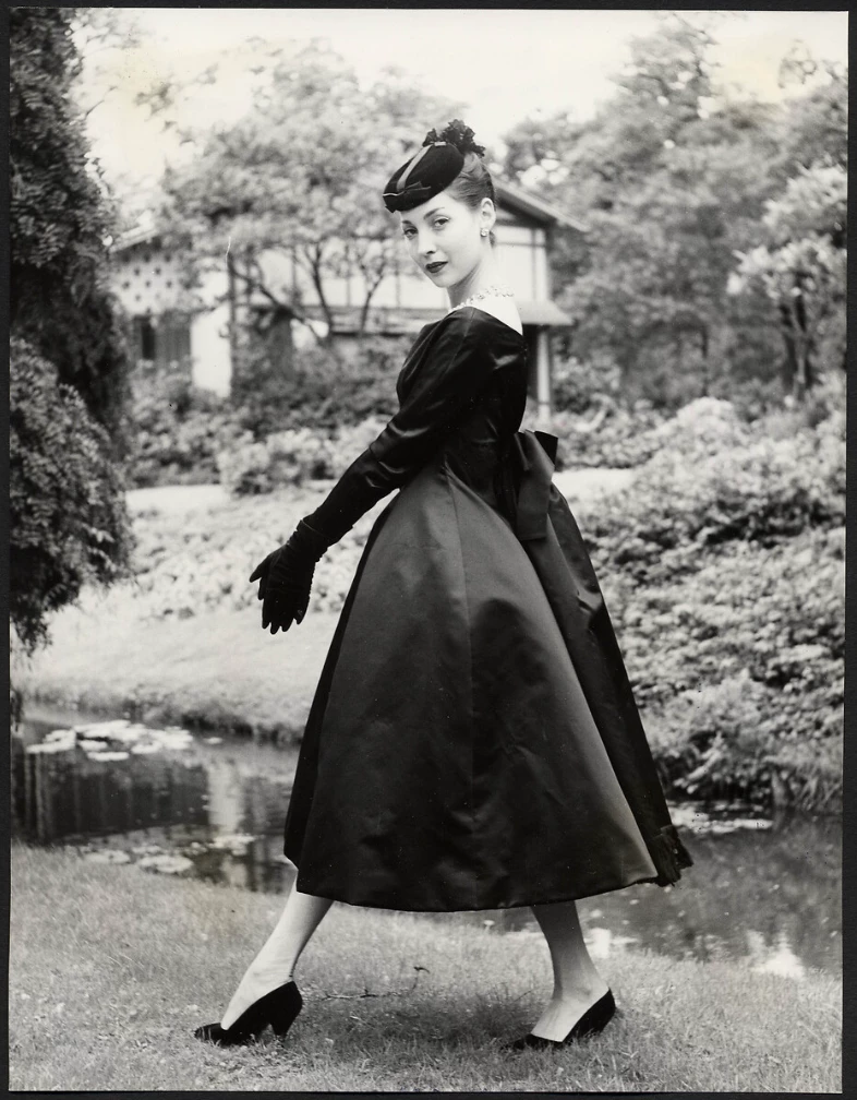 Модель Рене у сукні Caracas. Фото: Willy Maywald Модель Рене у сукні Caracas. Фото: Willy Maywald