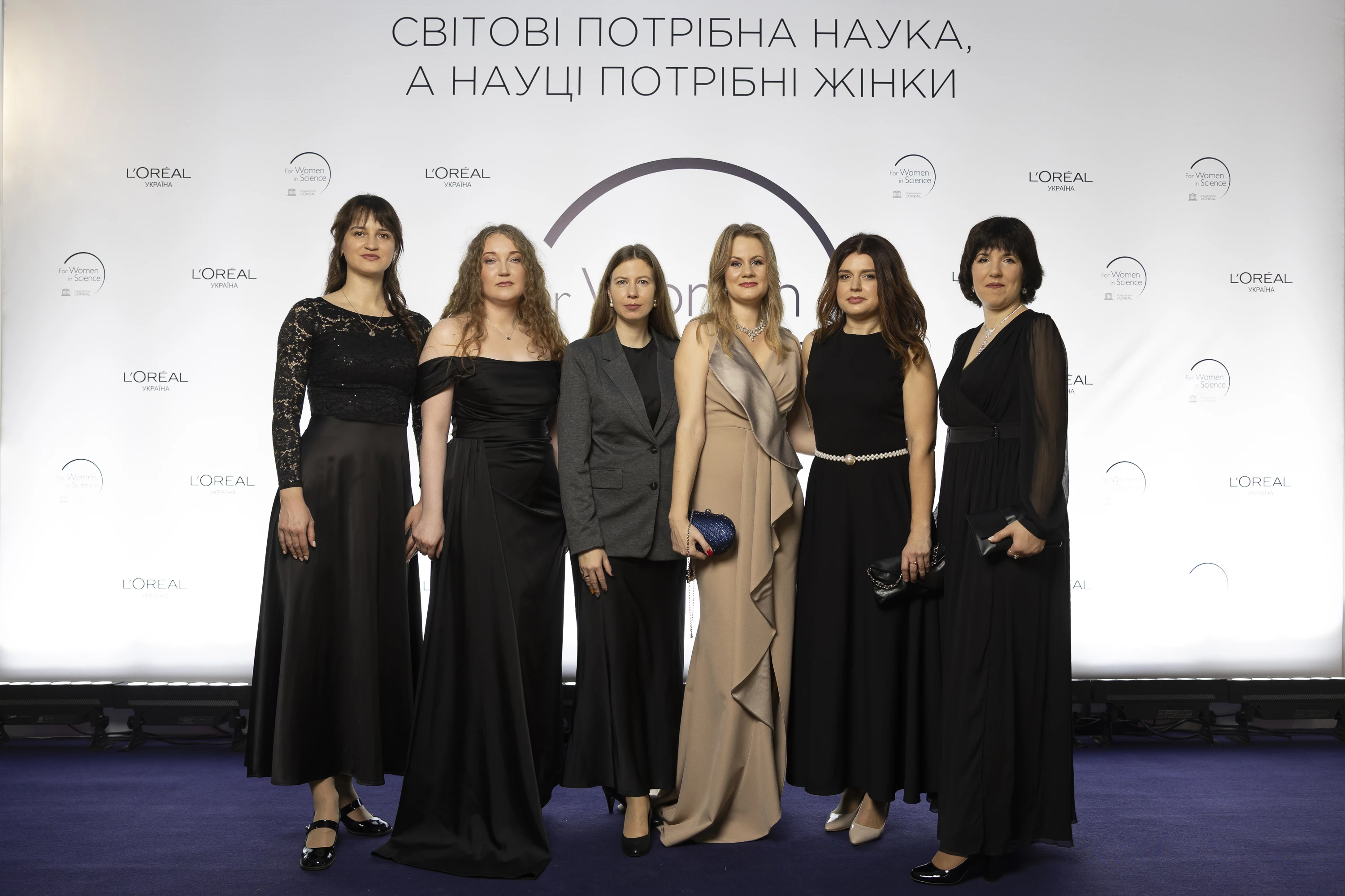 Христина Гнатенко, Ольга Ларіна, Олена Парійська, Олеся Кулик, Юлія Шлапа, Катерина Теребіленко Христина Гнатенко, Ольга Ларіна, Олена Парійська, Олеся Кулик, Юлія Шлапа, Катерина Теребіленко