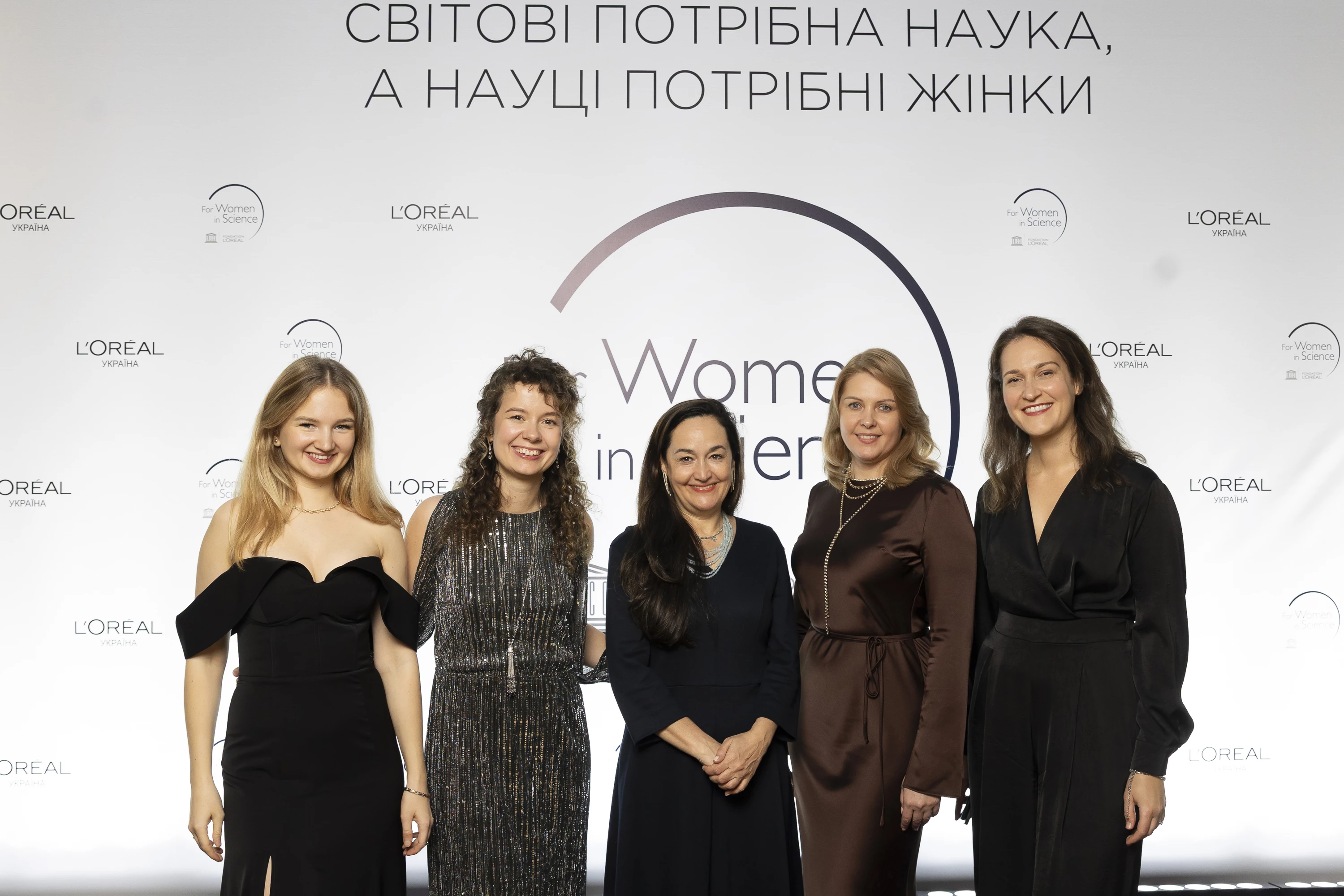 Кʼяра Децці Бардескі (посередині) та представники UNESCO в Україні Кʼяра Децці Бардескі (посередині) та представники UNESCO в Україні