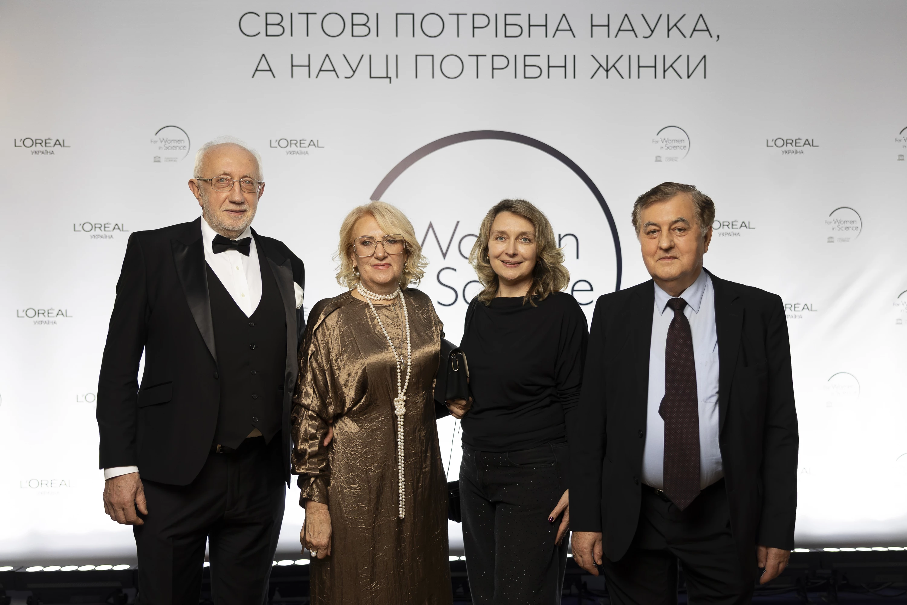 Зліва направо: Едуард Стаховський, Ольга Стаховська, Алла Ємець, Ярослав Блюм Зліва направо: Едуард Стаховський, Ольга Стаховська, Алла Ємець, Ярослав Блюм