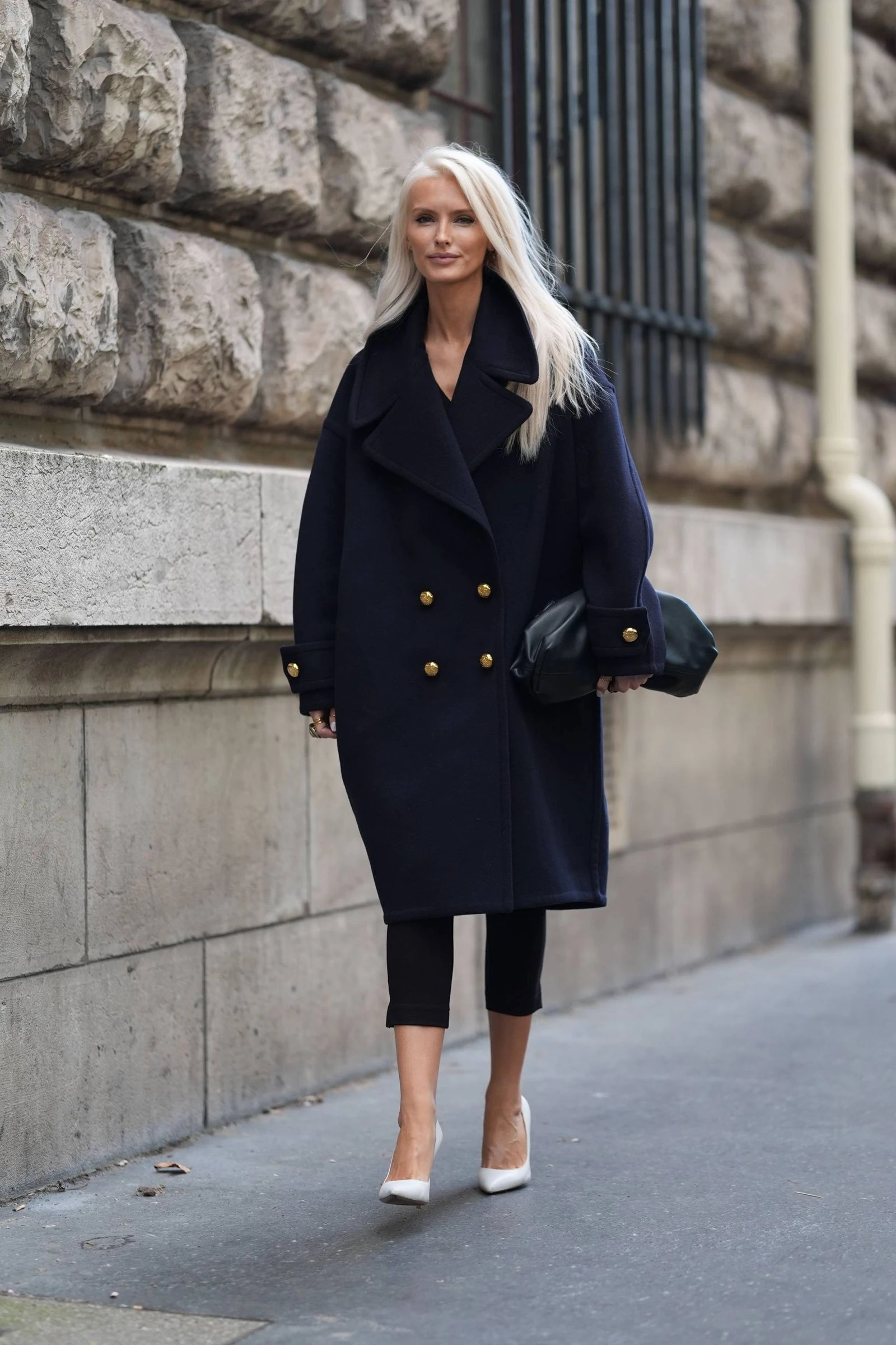 Штани капрі легко адаптуються до стилістичних вимог 2025 року