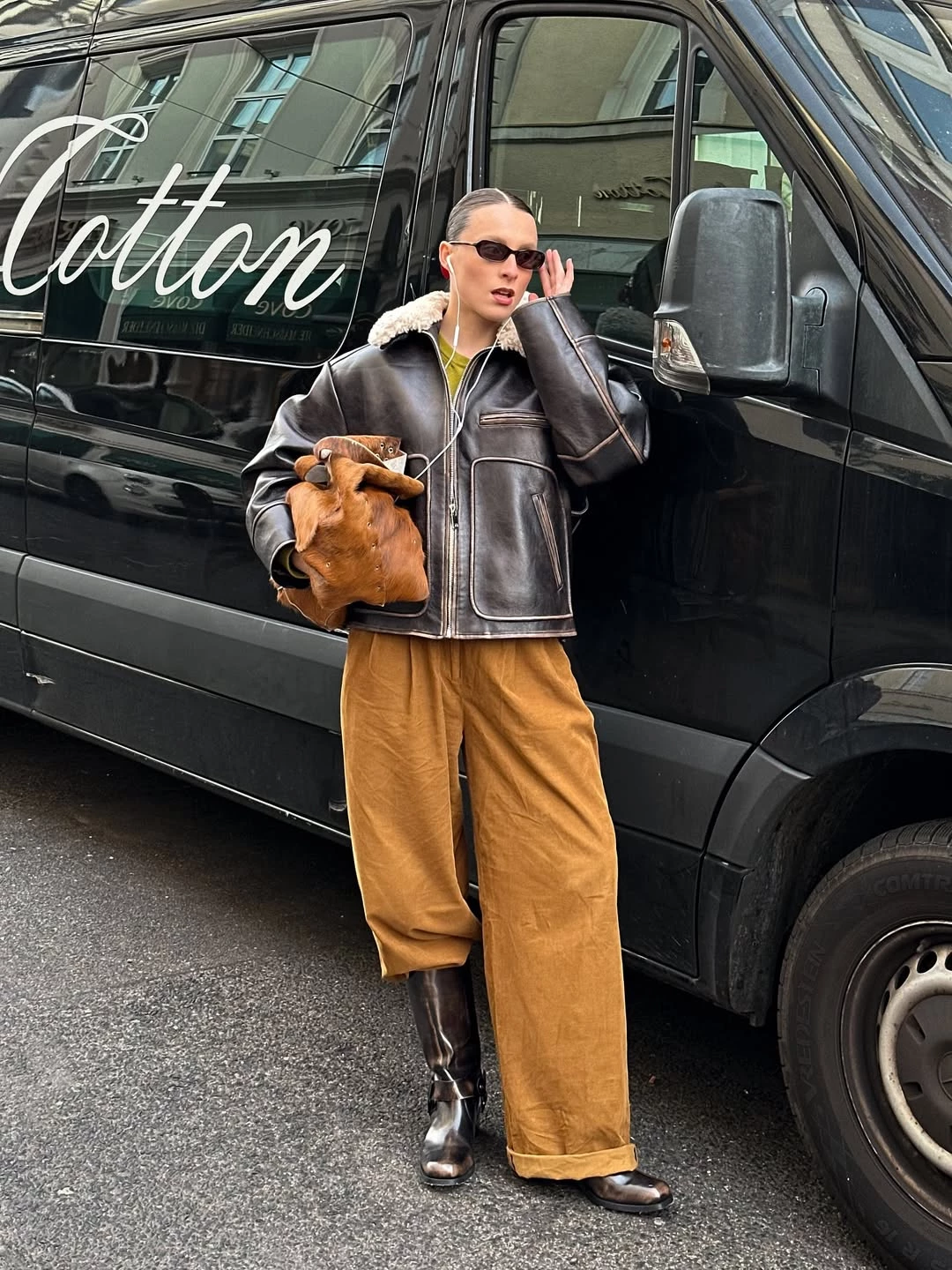 Instagram @lara_bsmnn