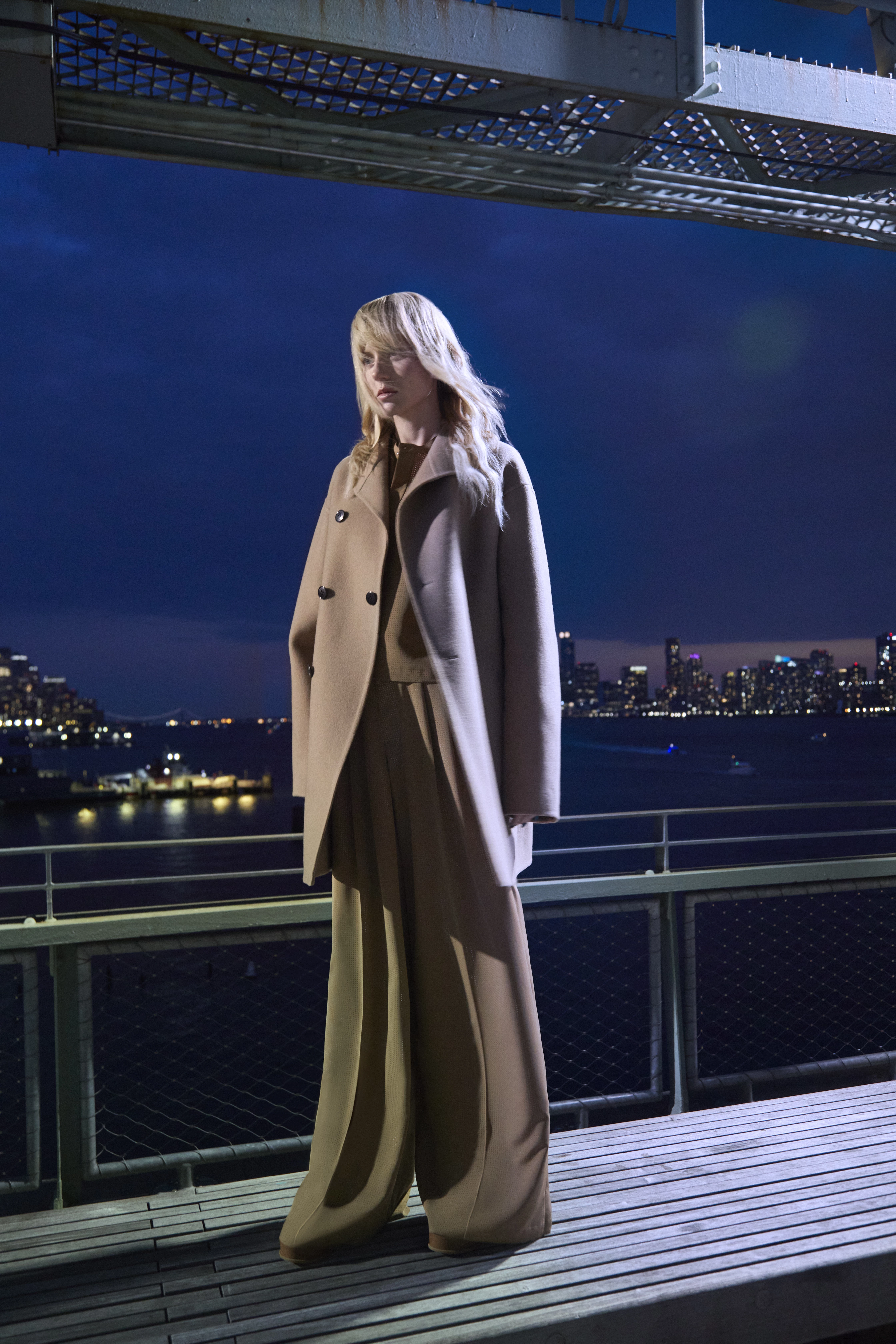 Пальто, блуза, штани та туфлі, усе – Hyke Пальто, блуза, штани та туфлі, усе – Hyke