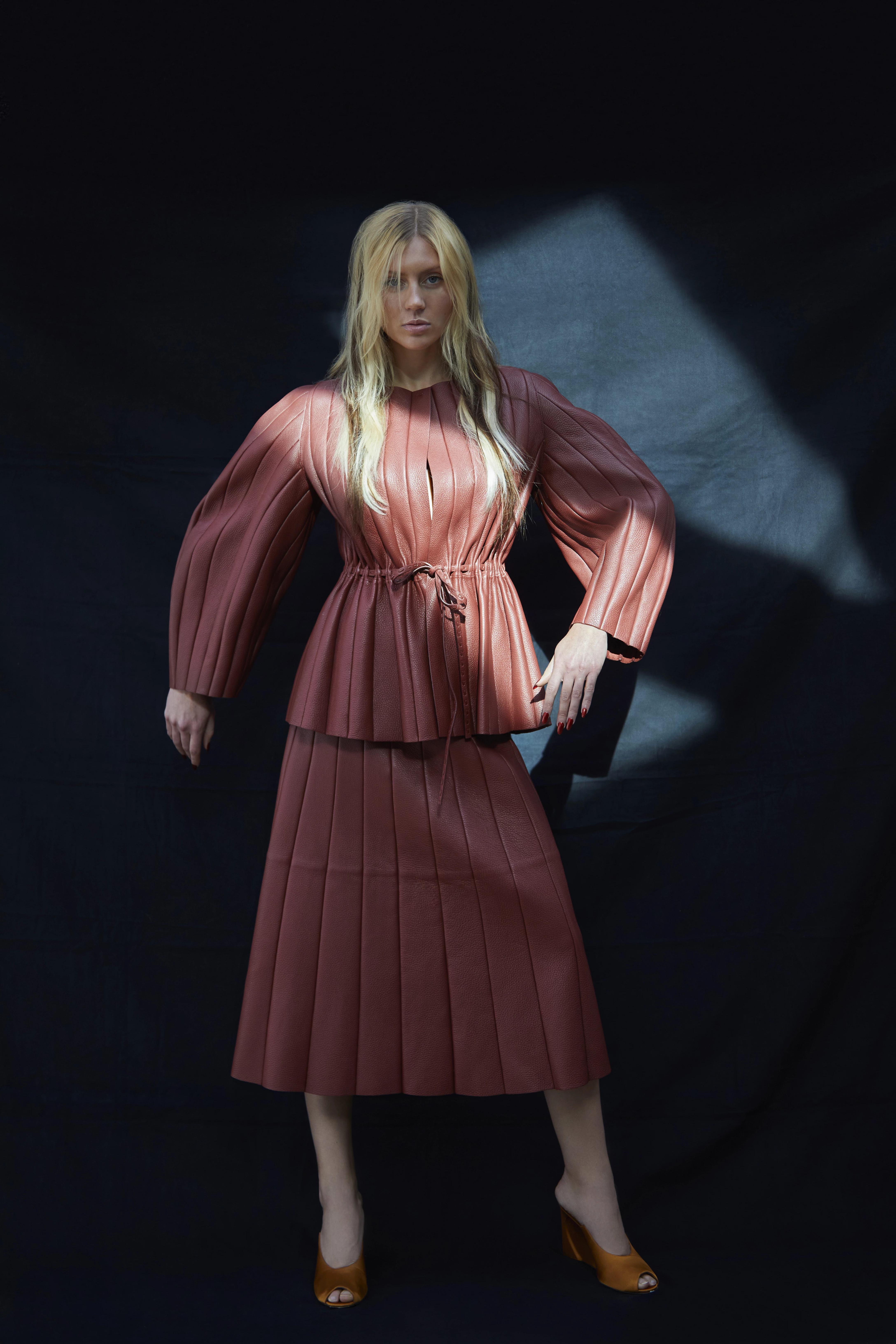 Блуза, спідниця та мюлі, усе – Fendi Блуза, спідниця та мюлі, усе – Fendi