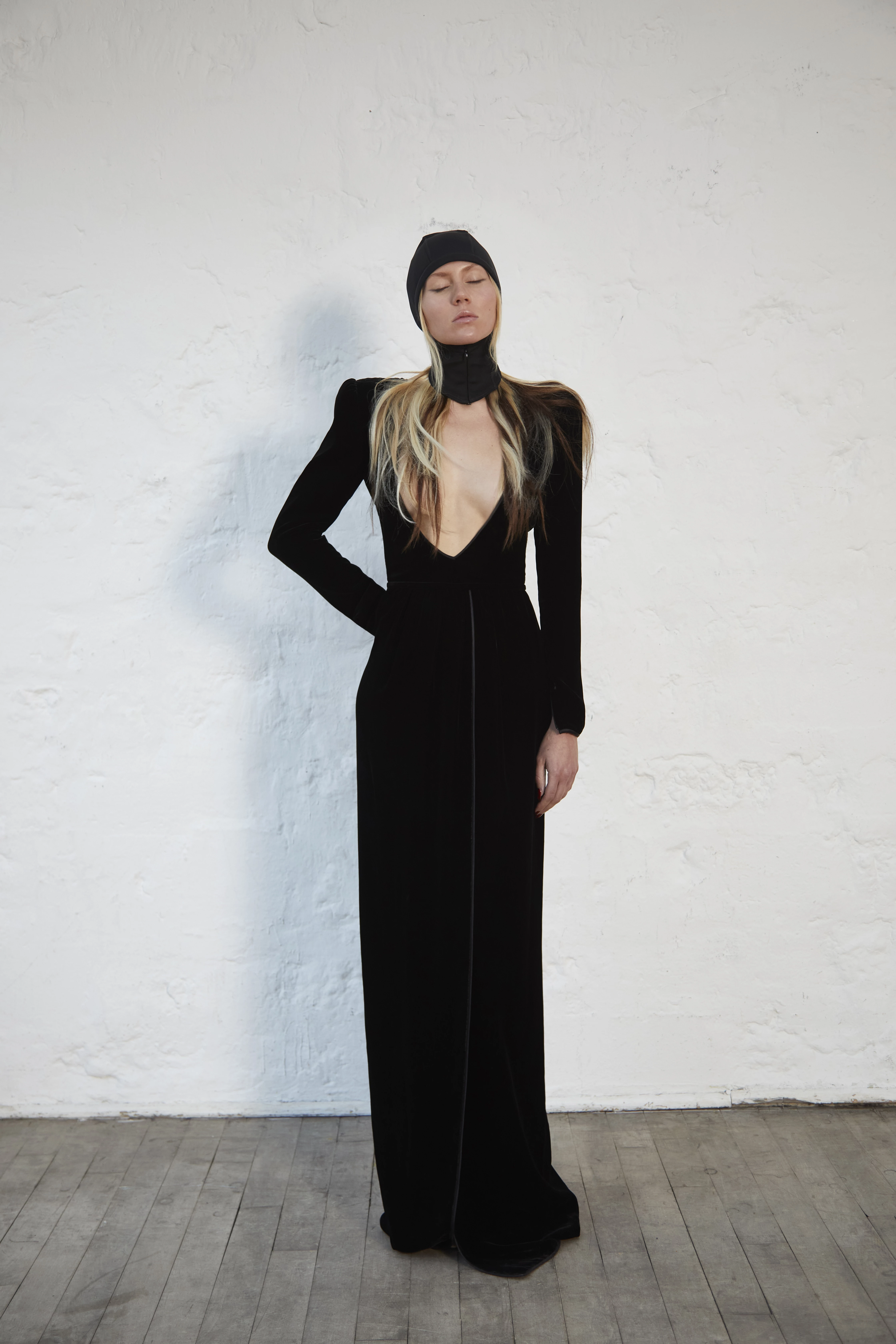 Сукня та капор, усе – Valentino Сукня та капор, усе – Valentino