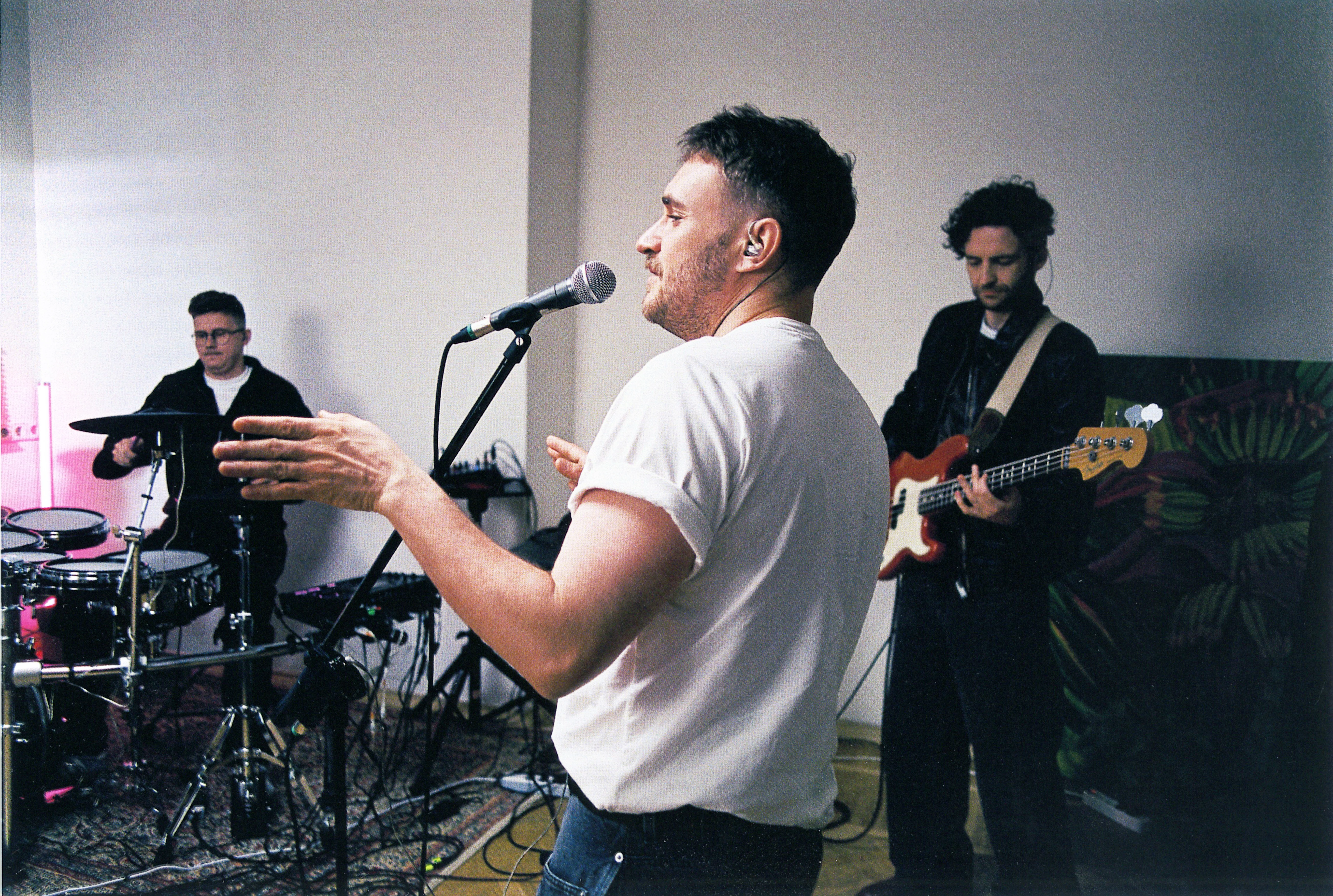 Гурт LATEXFAUNA: Максим Гребінь – клавіші, Дмитро Зезюлін – соліст, Олександр Булюк – бас-гітара