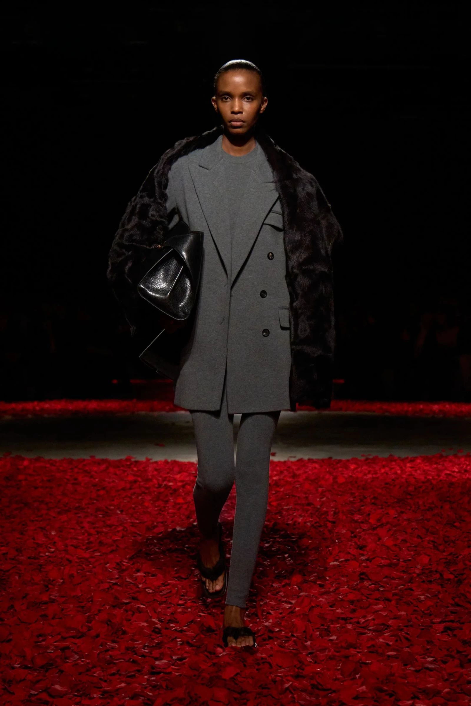 Ferragamo осінь-зима 2025/2026. Alessandro Lucioni / Gorunway. Ferragamo осінь-зима 2025/2026. Alessandro Lucioni / Gorunway.