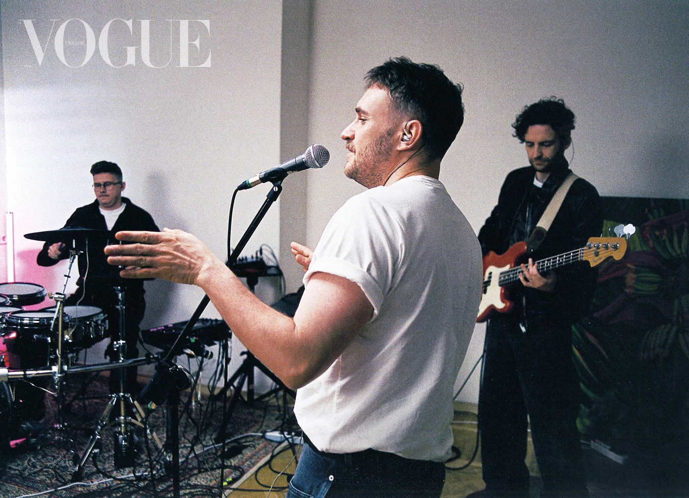 Гурт LATEXFAUNA: Максим Гребінь – клавіші, Дмитро Зезюлін – соліст, Олександр Булюк – бас-гітара Гурт LATEXFAUNA: Максим Гребінь – клавіші, Дмитро Зезюлін – соліст, Олександр Булюк – бас-гітара