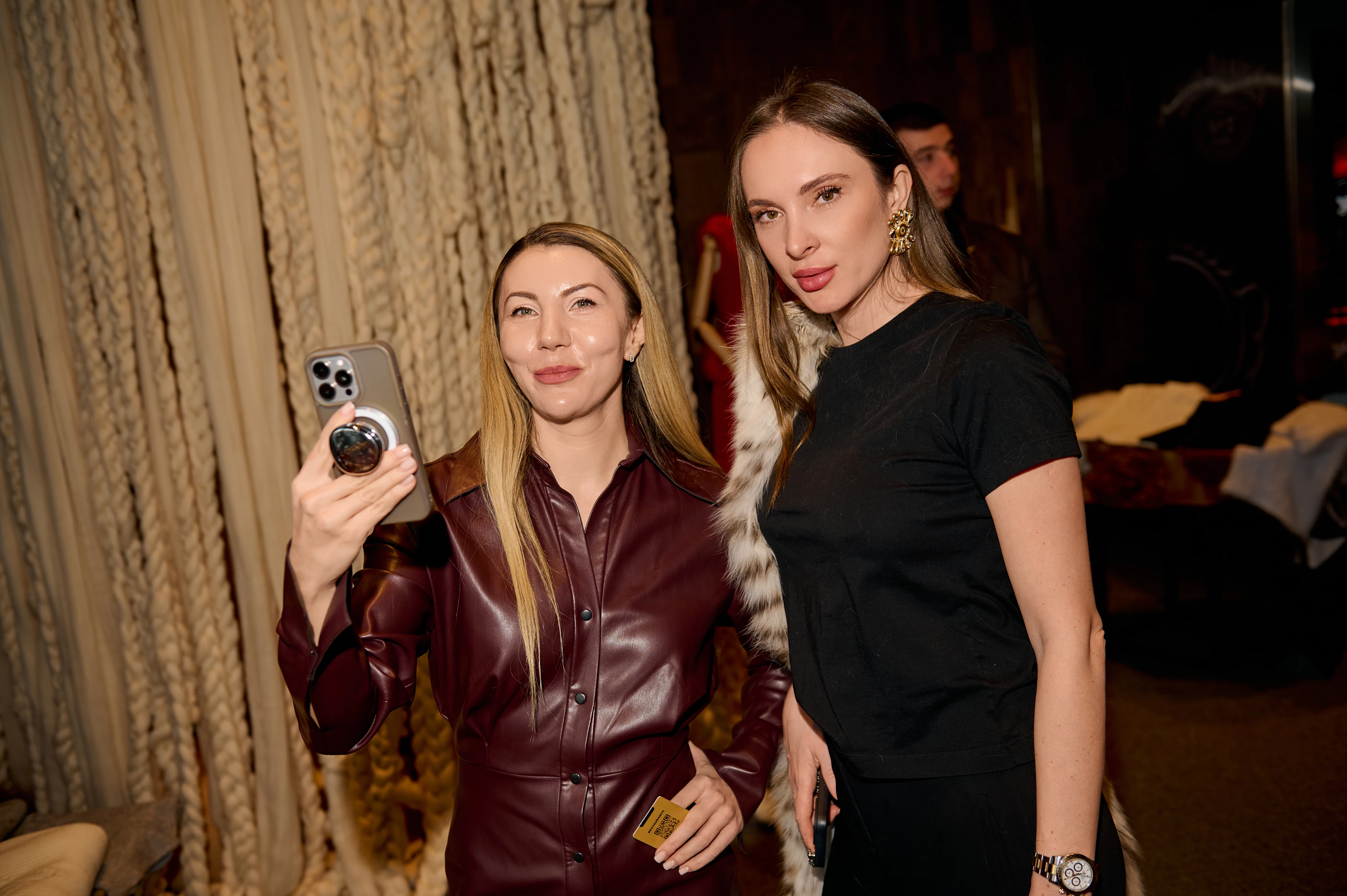 Єлизавета Куртяк та Ірина Адоніна