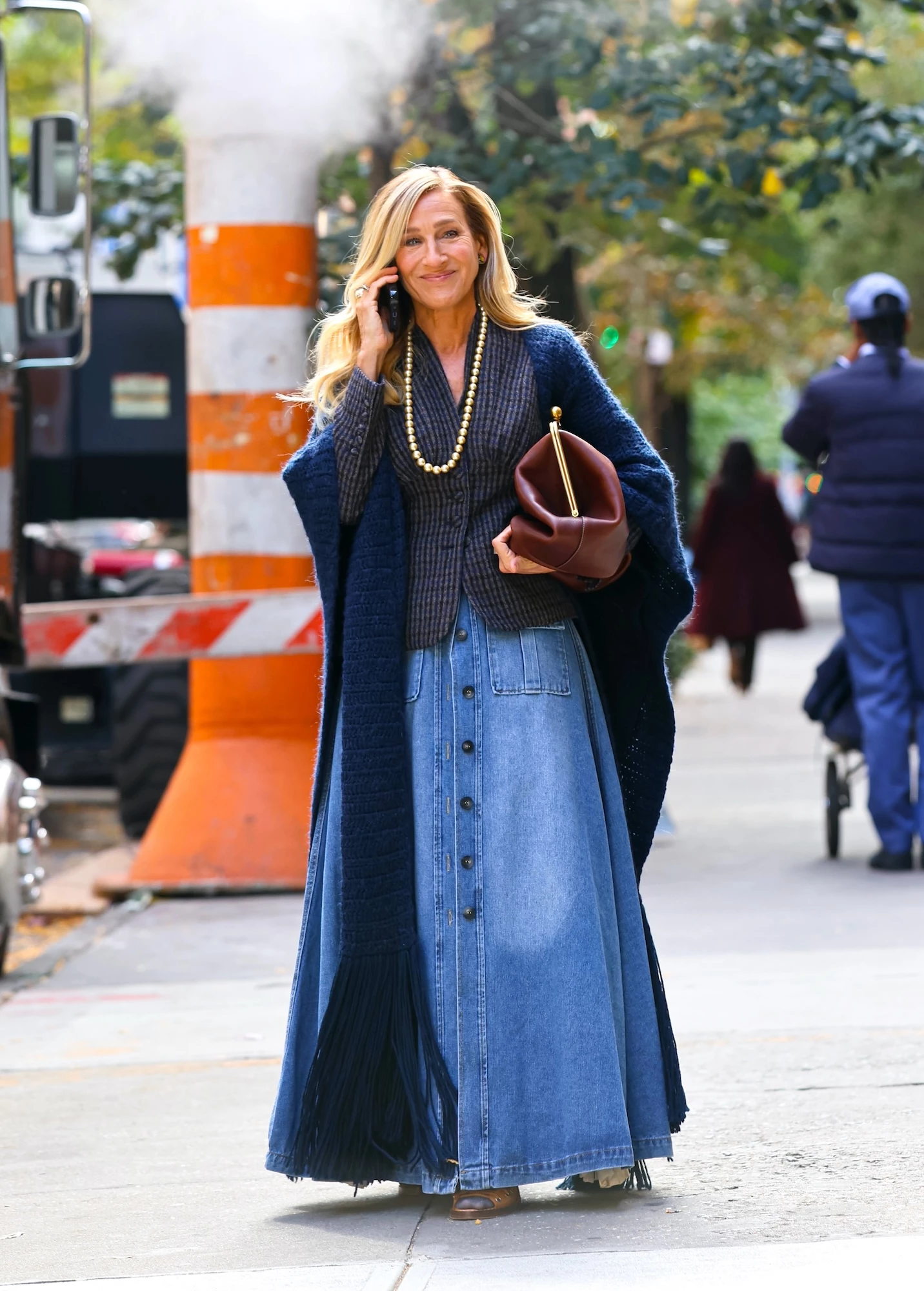 Кадр з серіалу "І просто так", 3 сезон