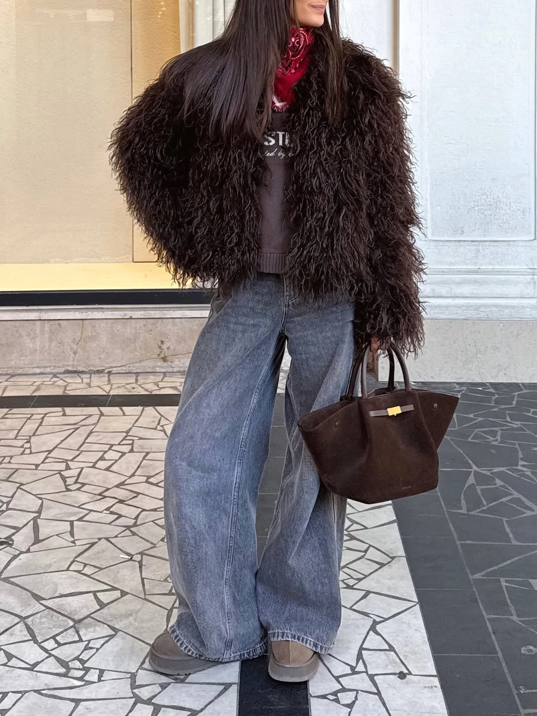 Instagram @louisevgrxx