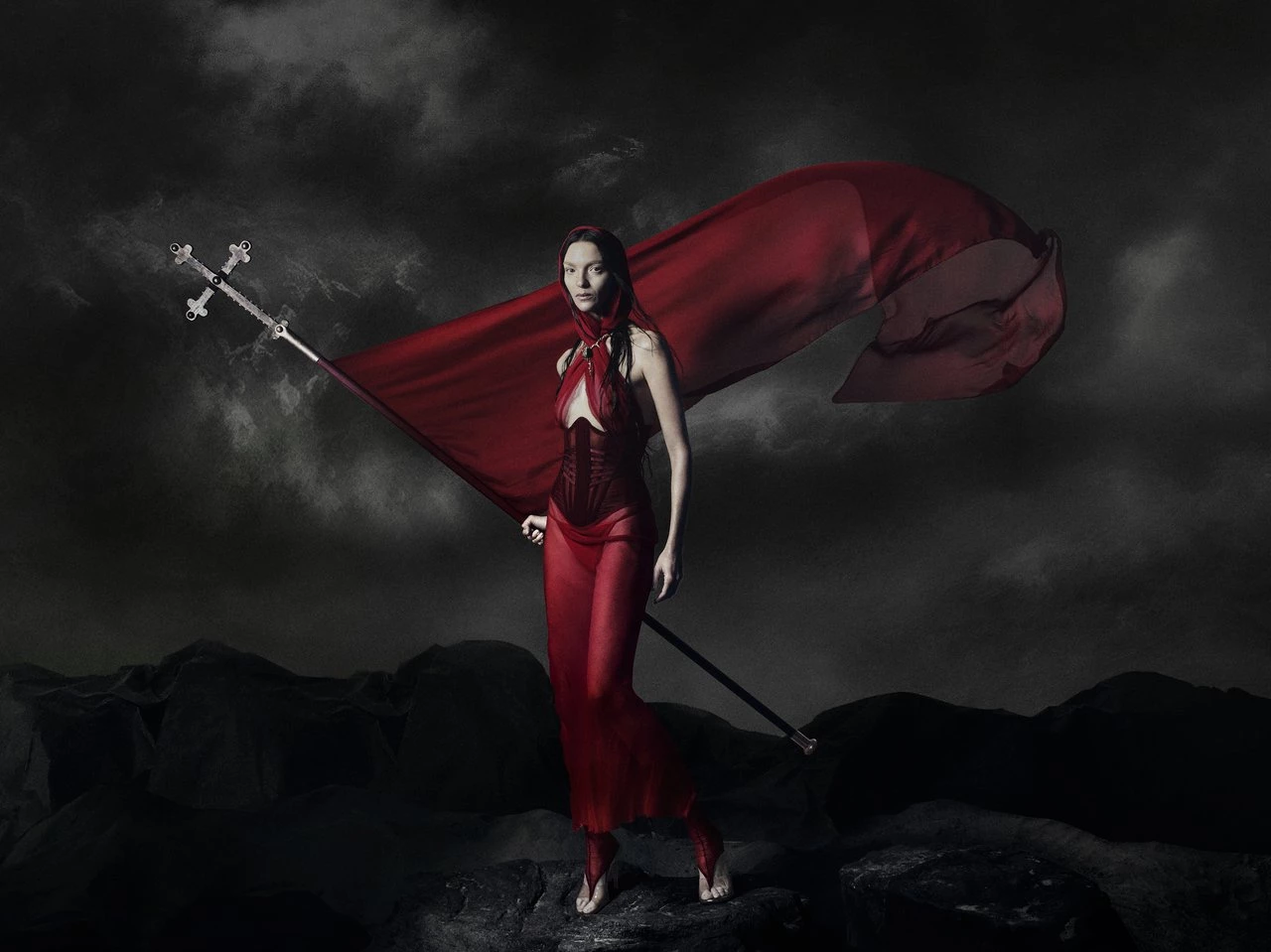 Кампанія Dilara Findikoglu для сезону осінь-зима 2024/2025 поєднала класичну фотографію з AI-мистецтвом