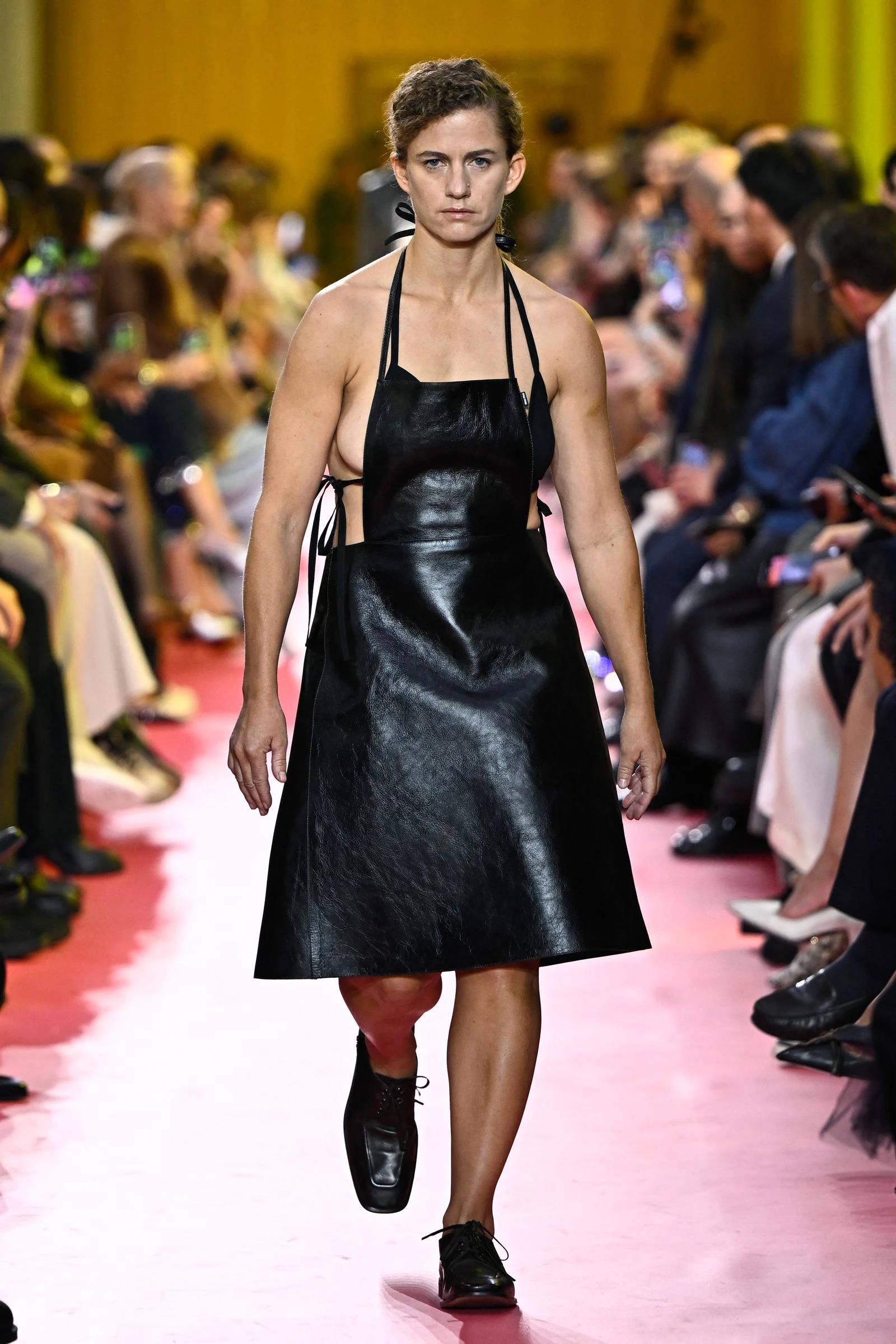 Miu Miu весна-літо 2026. Photo: JULIEN DE ROSA/Getty Images