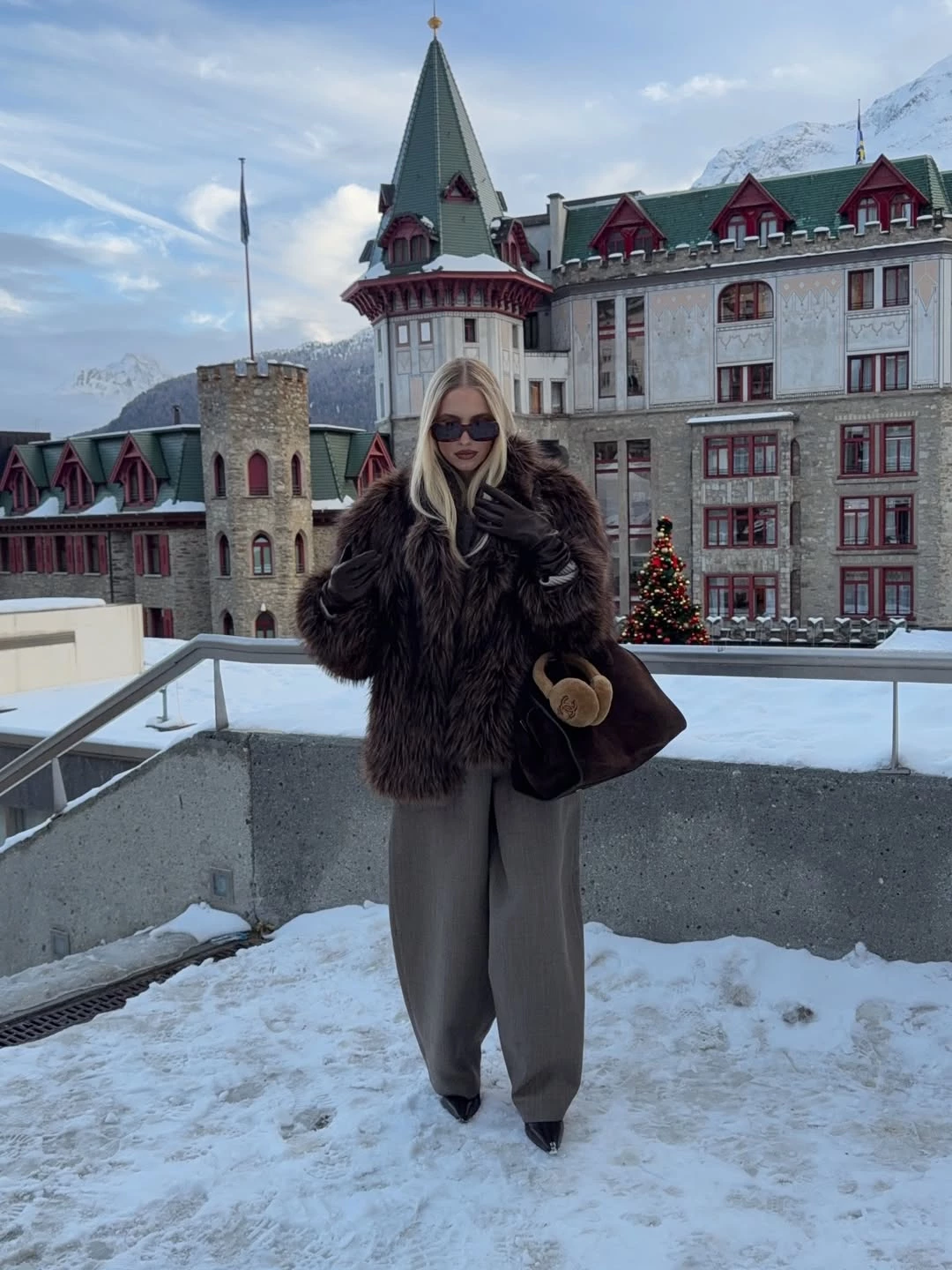 Instagram @leoniehanne