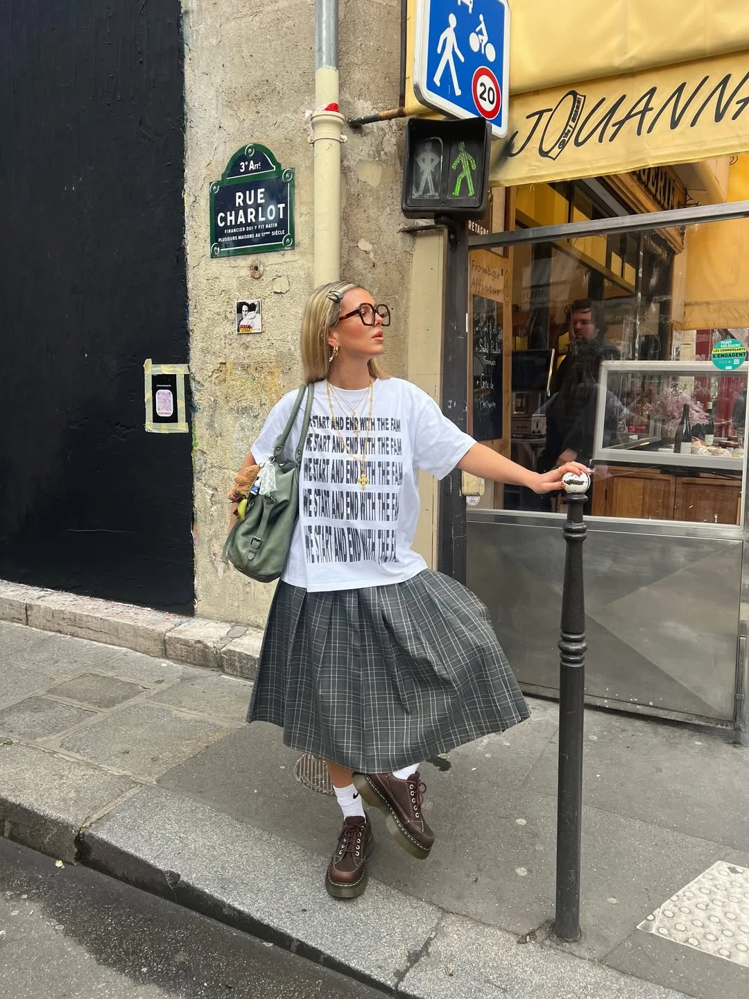 Instagram @francescaleslie_