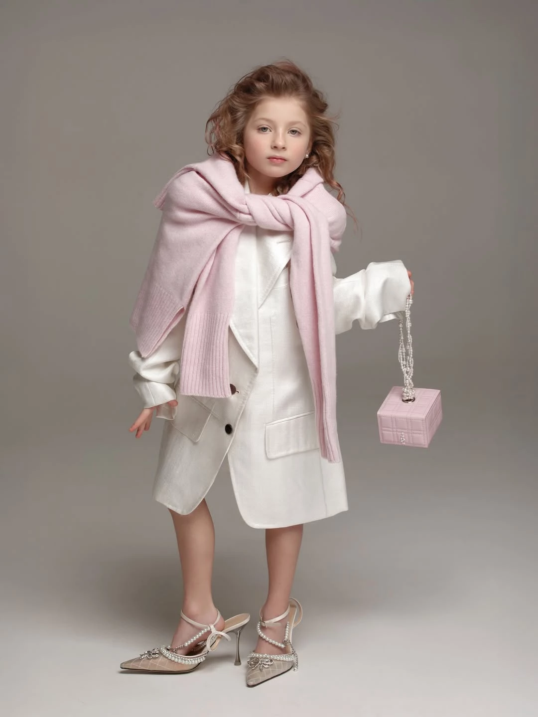 LONA PRIST LONA PRIST