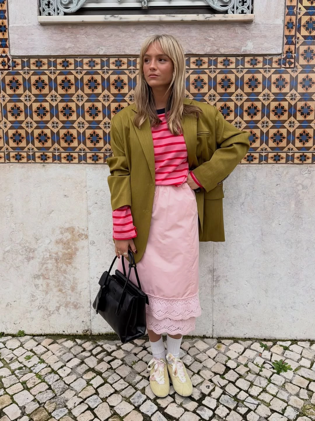 Instagram @caetanaba