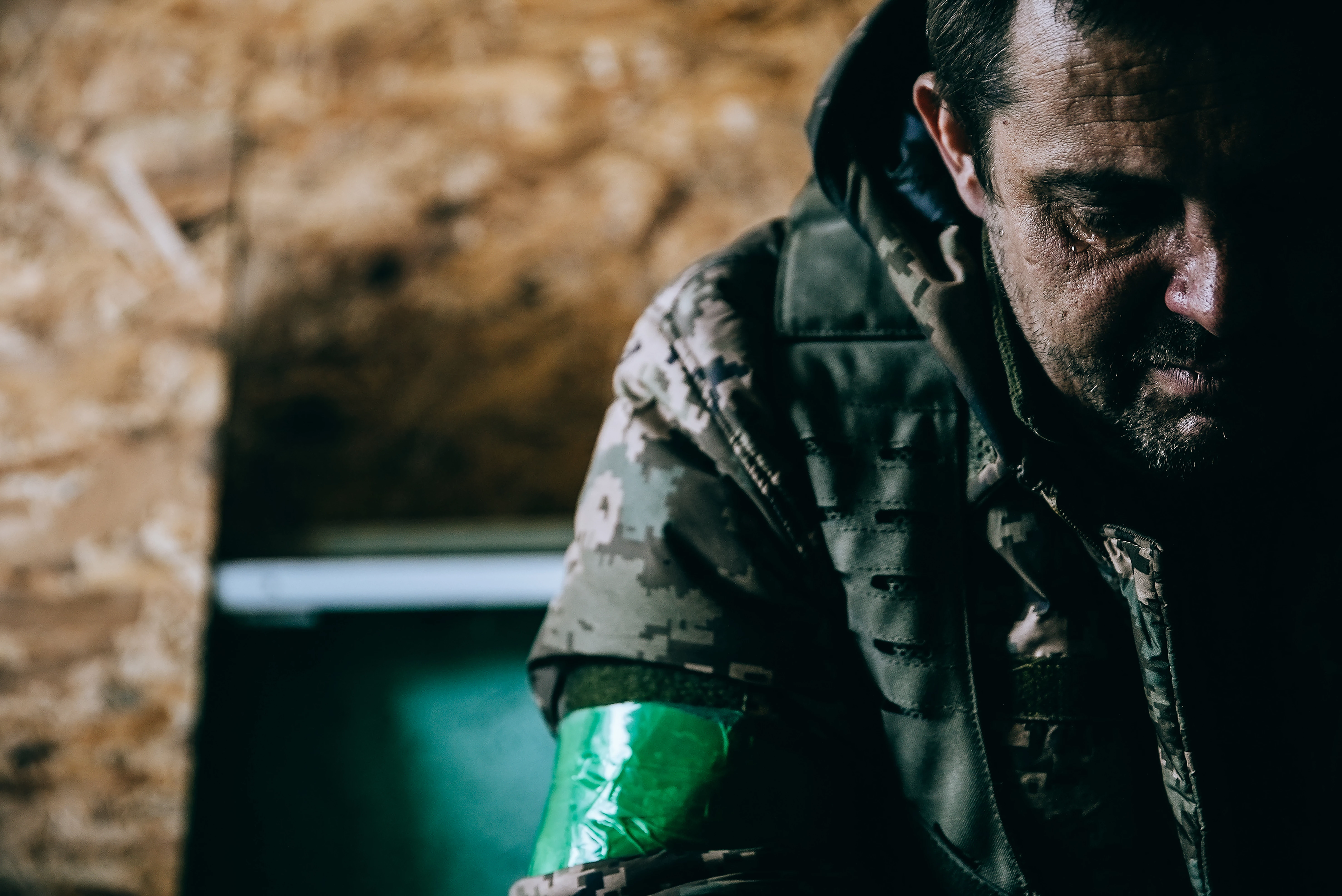 Стабілізаційний пункт 93-ї бригади біля Бахмута і Денис, який вижив, квітень 2023 року. Фото: Юлія Кочетова Стабілізаційний пункт 93-ї бригади біля Бахмута і Денис, який вижив, квітень 2023 року. Фото: Юлія Кочетова