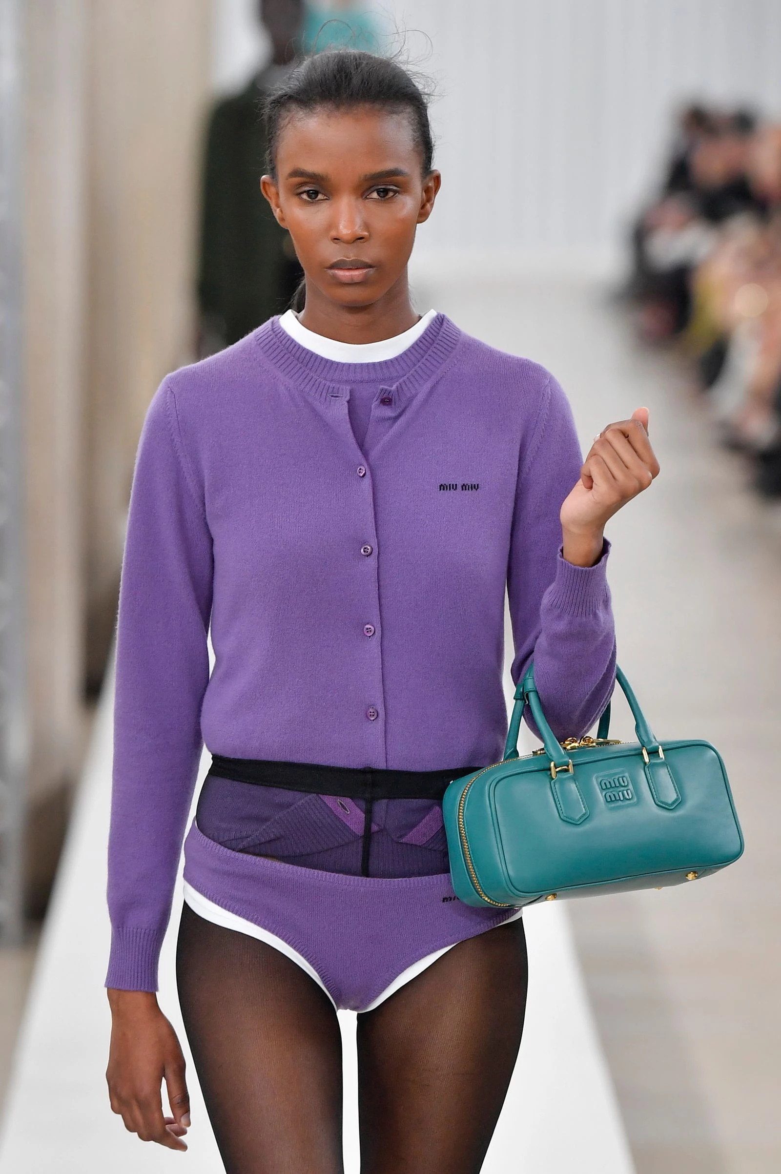Miu Miu осінь-зима 2023/2024. Victor VIRGILE/Gamma-Rapho/Getty Images Miu Miu осінь-зима 2023/2024. Victor VIRGILE/Gamma-Rapho/Getty Images