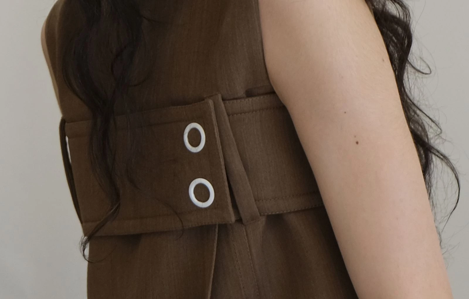 Деталь на спині одного з виробів нової колекції Мерілл Рогге. Photo: Alma Libera