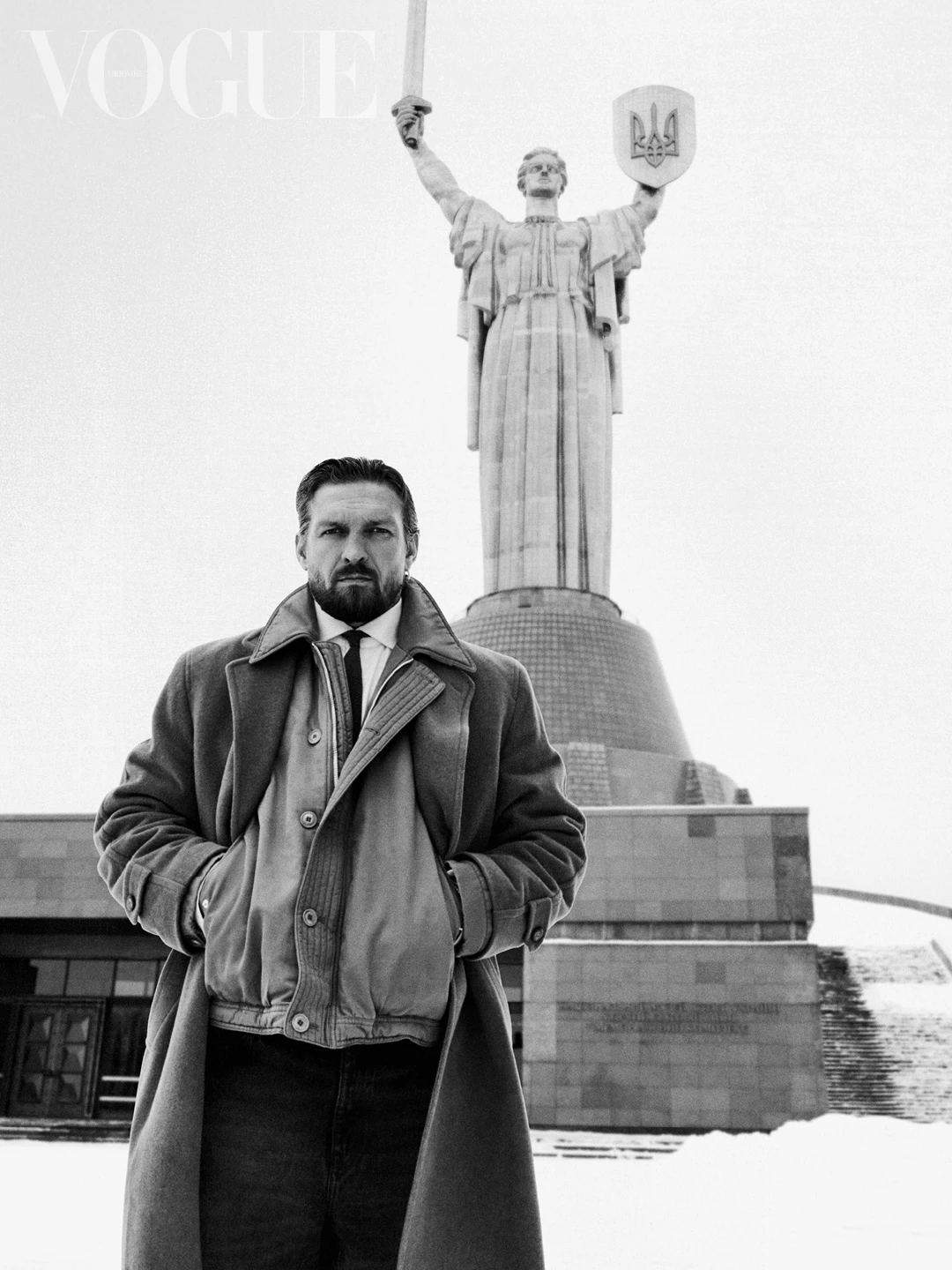 Шкіряна куртка, вовняні штани, усе – Our Legacy, бавовняна сорочка, Gieves & Hawkes, вовняне пальто, шовкова краватка, усе – власність стиліста