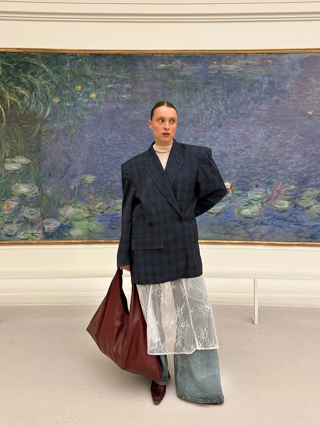 Instagram @lara_bsmnn