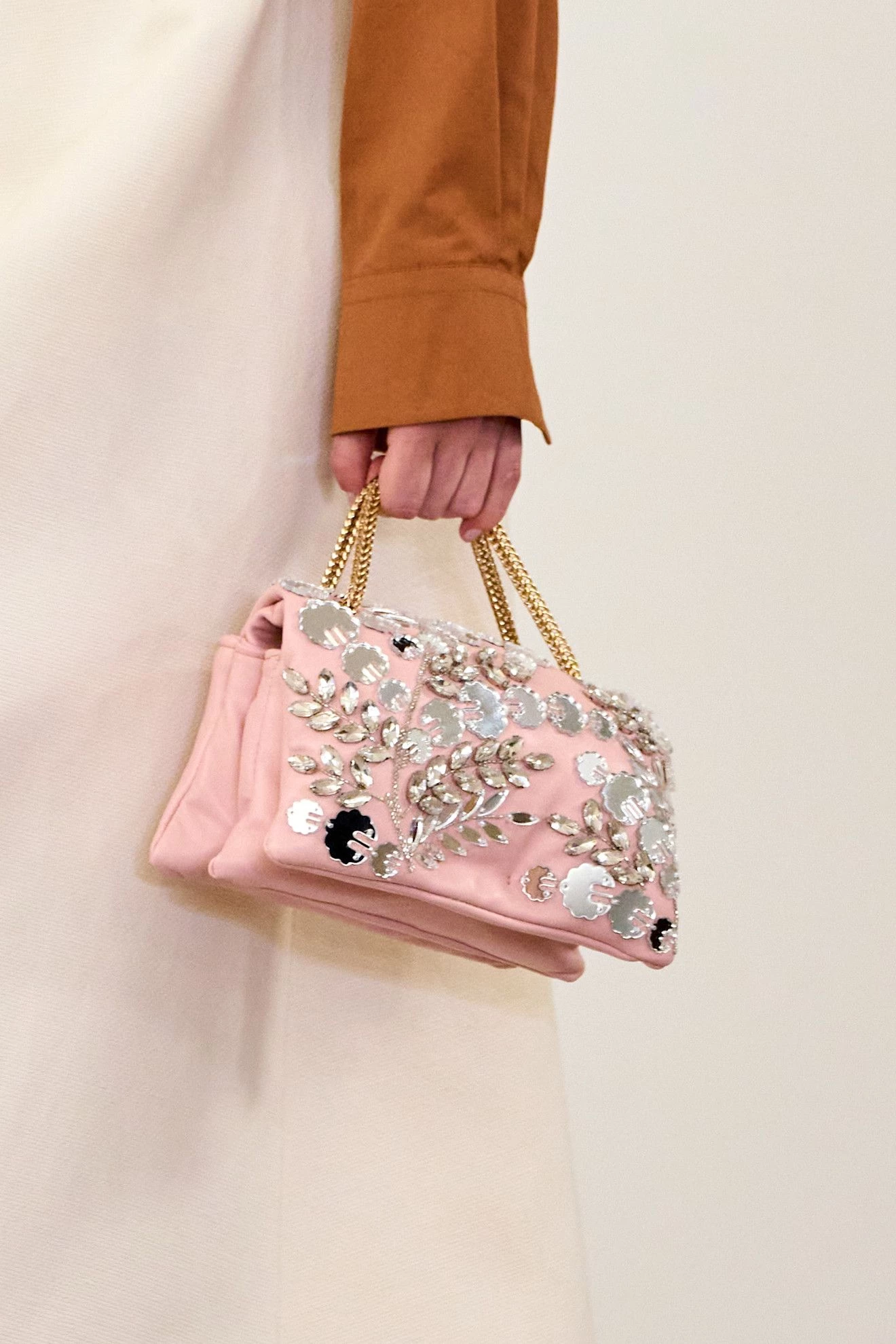 Giambattista Valli весна-літо 2026. Launchmetrics.com/spotlight 