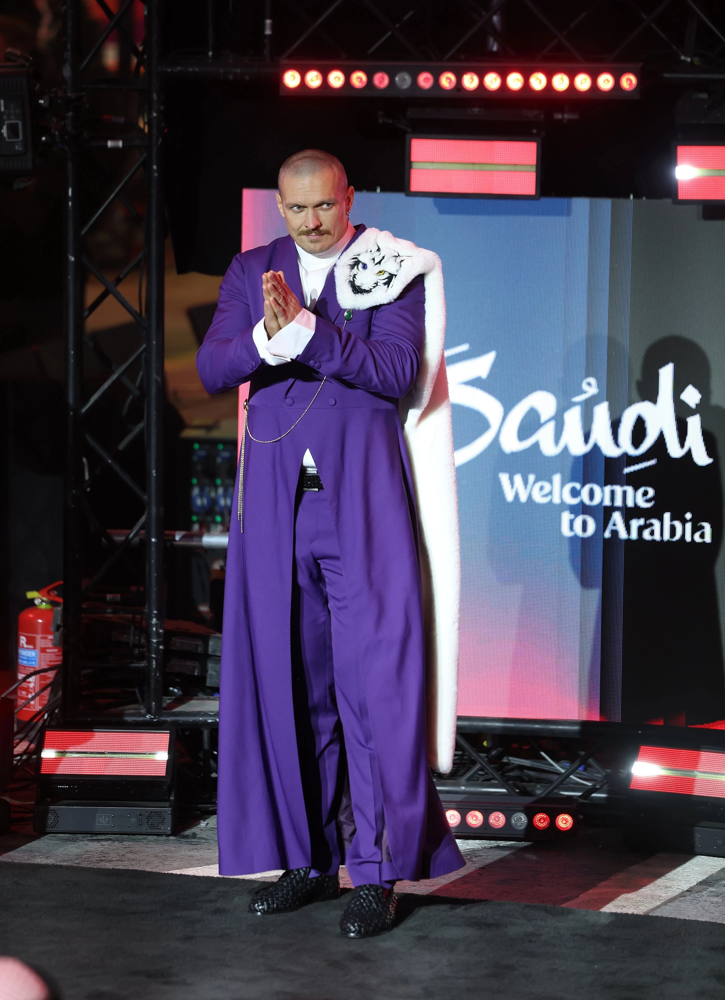 Олександр Усик в образі Damirli