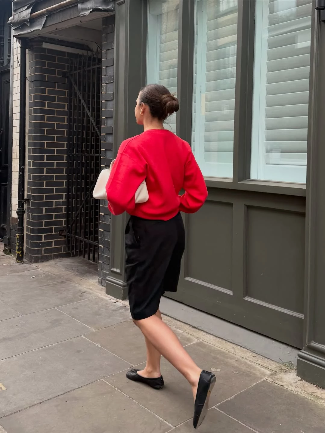 Instagram @tia_dewitt