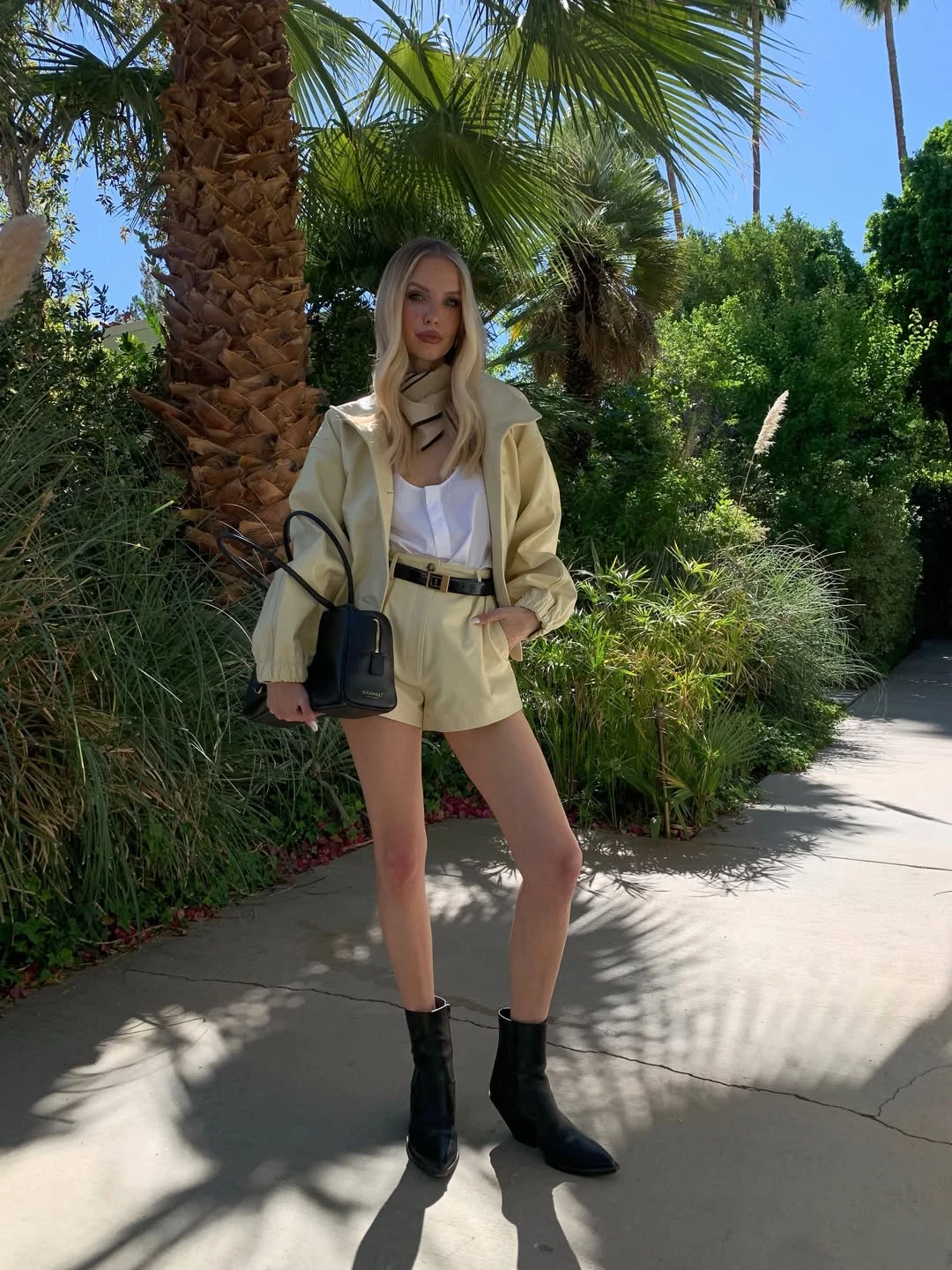 Instagram @leoniehanne