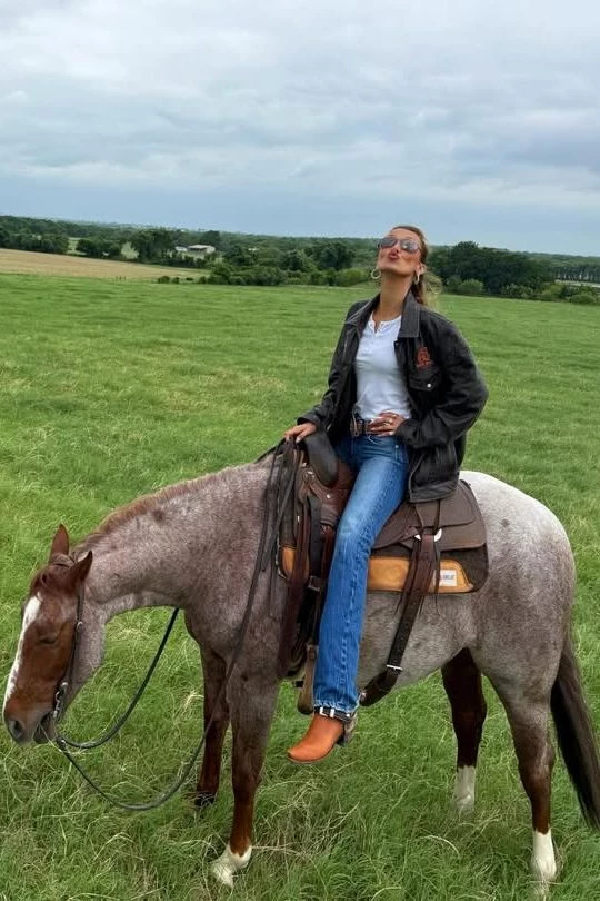 Instagram @bellahadid 