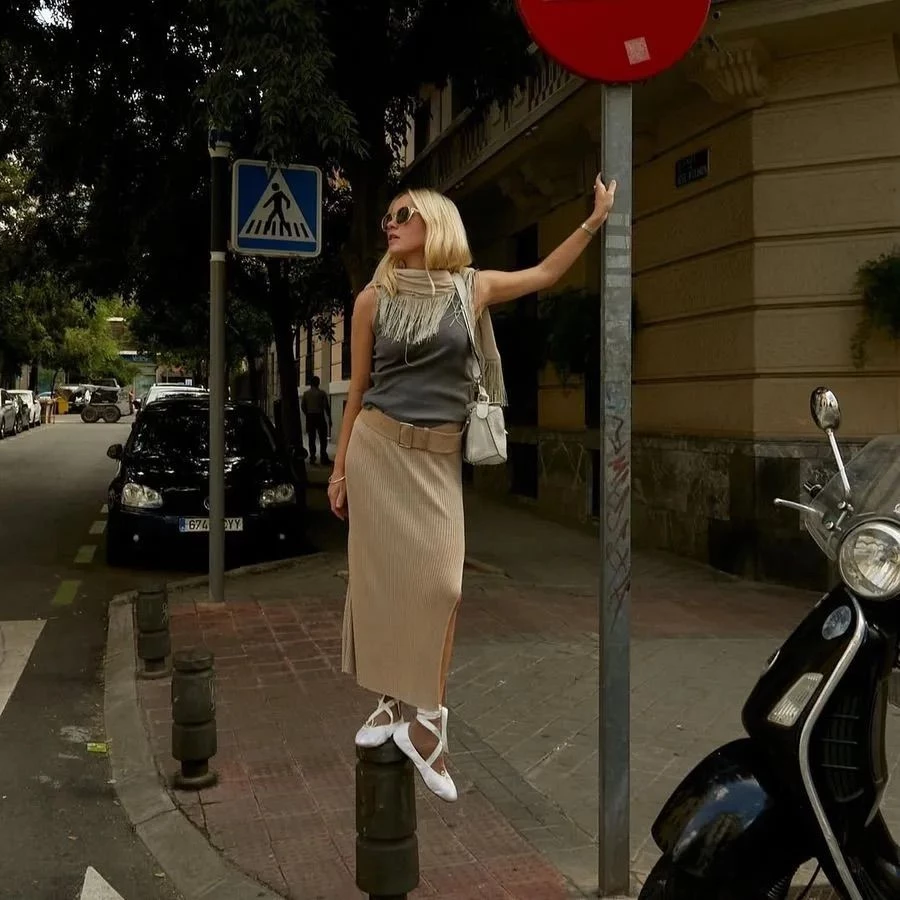 Instagram: @monicanoz