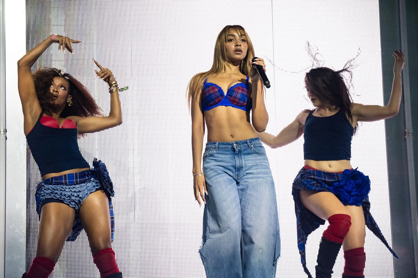 PinkPantheress під час виступу на Coachella 2026