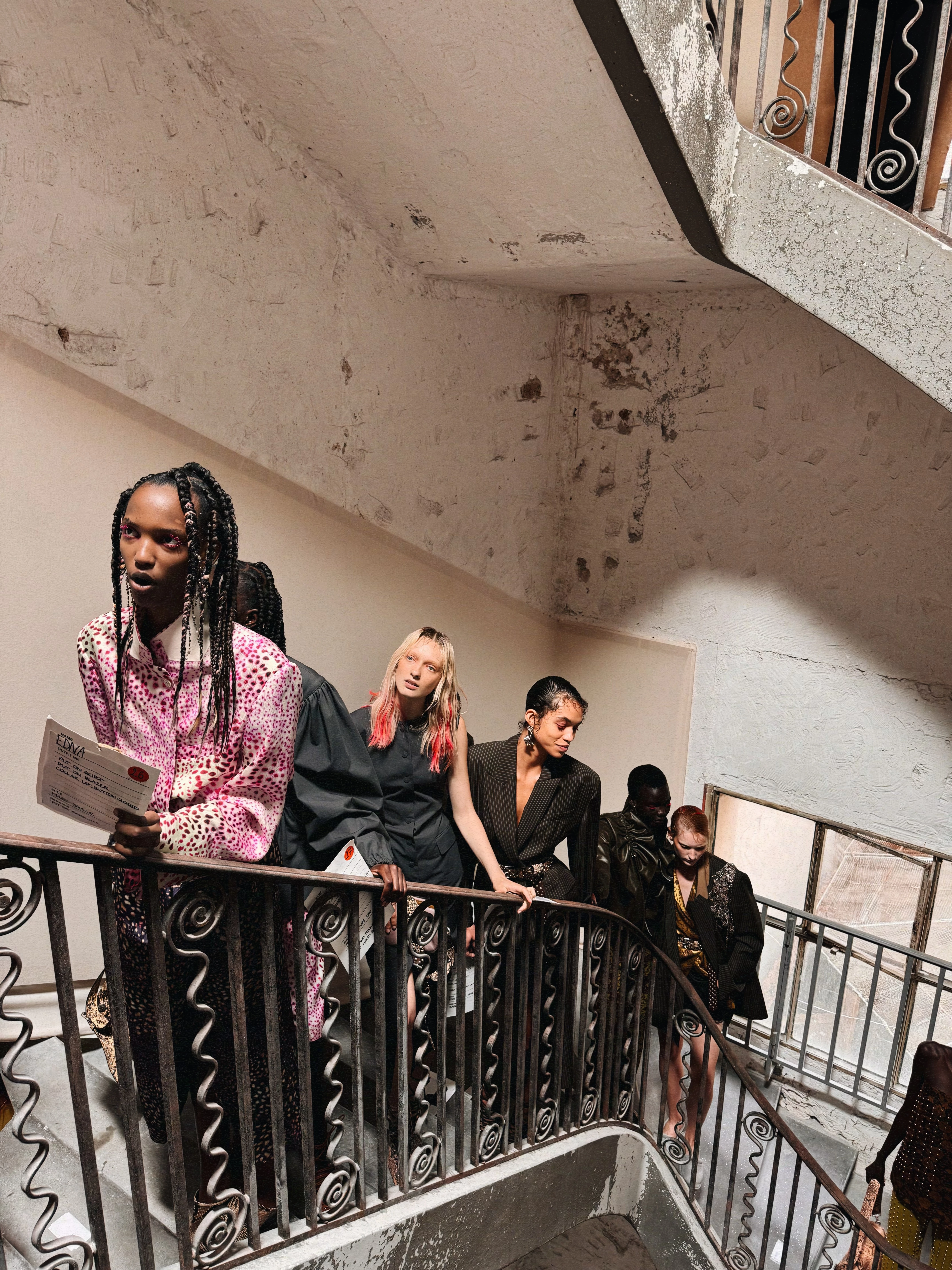 Бекстейдж Dries Van Noten, весна-літо 2025