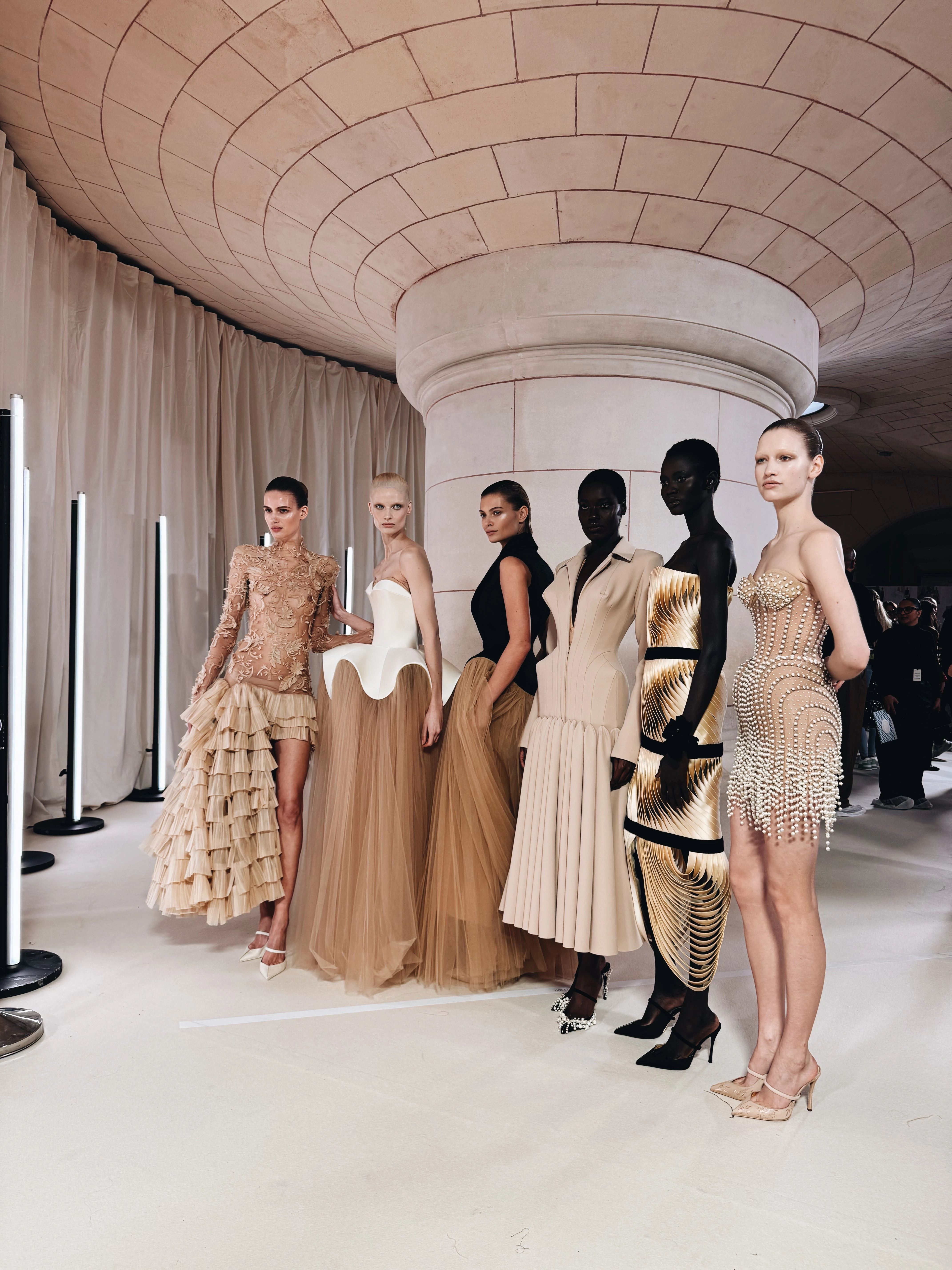 Бекстейдж Schiaparelli, весна-літо 2025