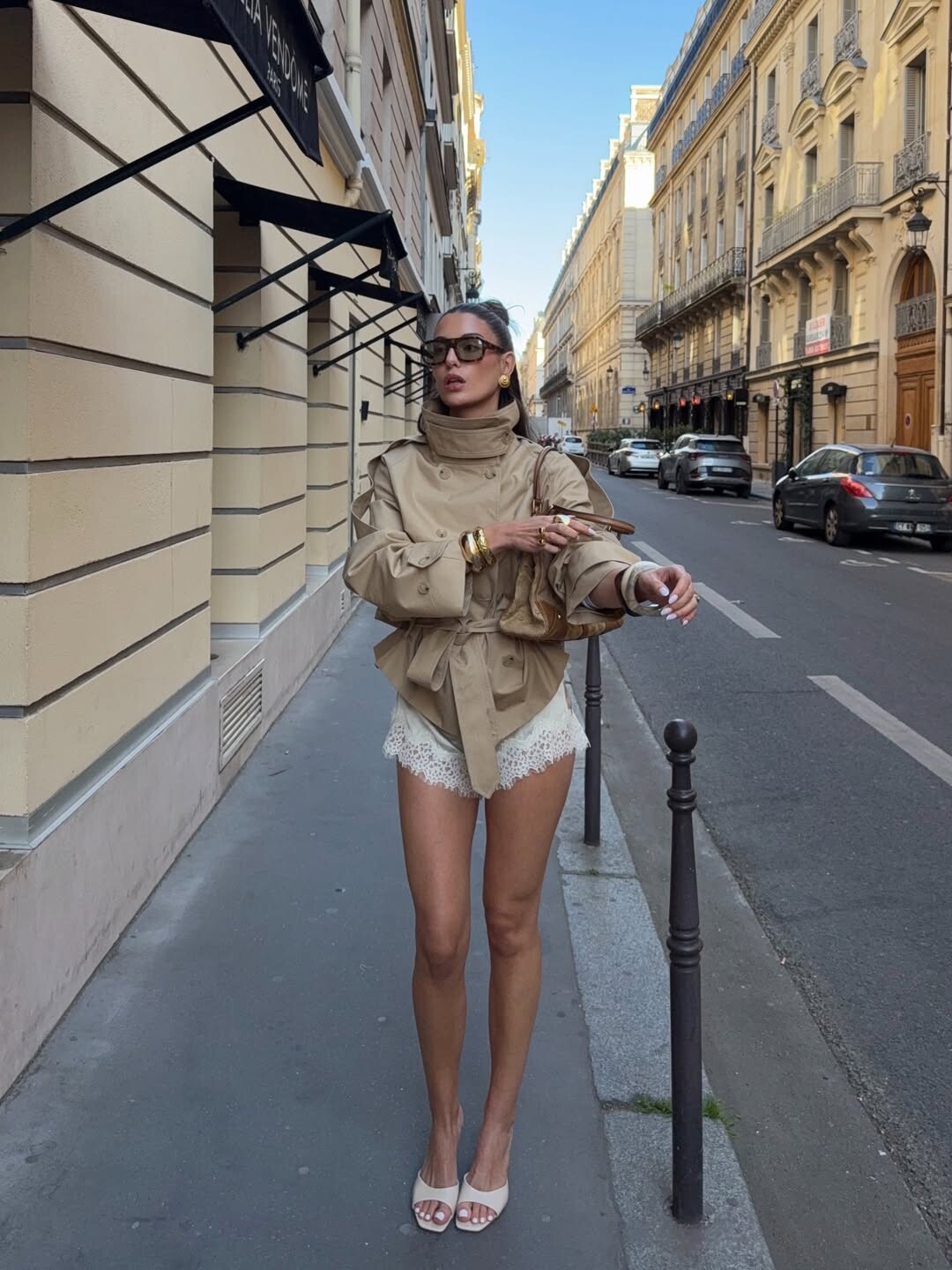 つくし　Vogue Italia Носіть укорочений тренч лише так влітку 2026 | Vogue UA