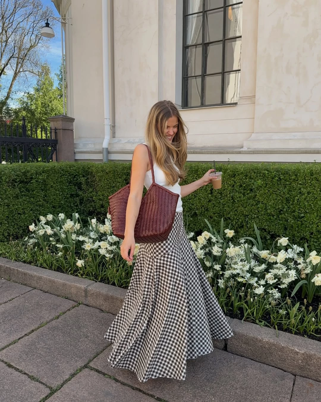 Instagram @emmstell