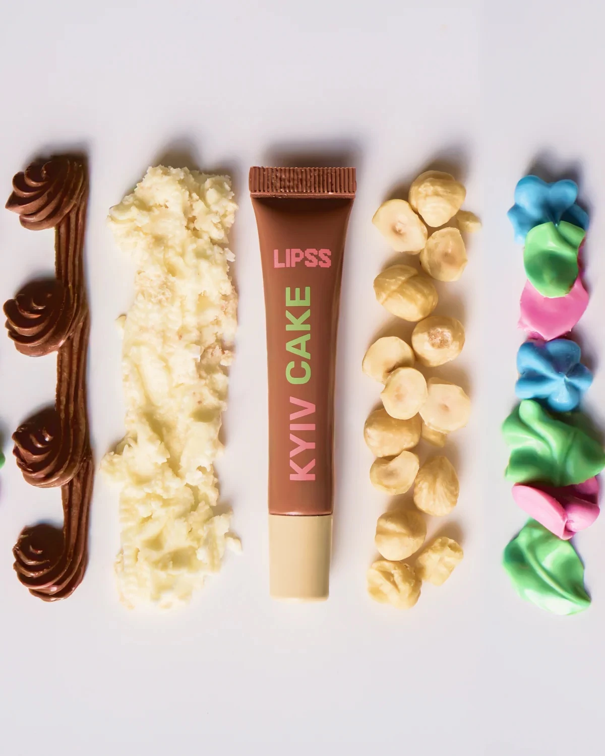 Блиск для губ з пептидами з ароматом київського торту Kyiv Cake, Lipss