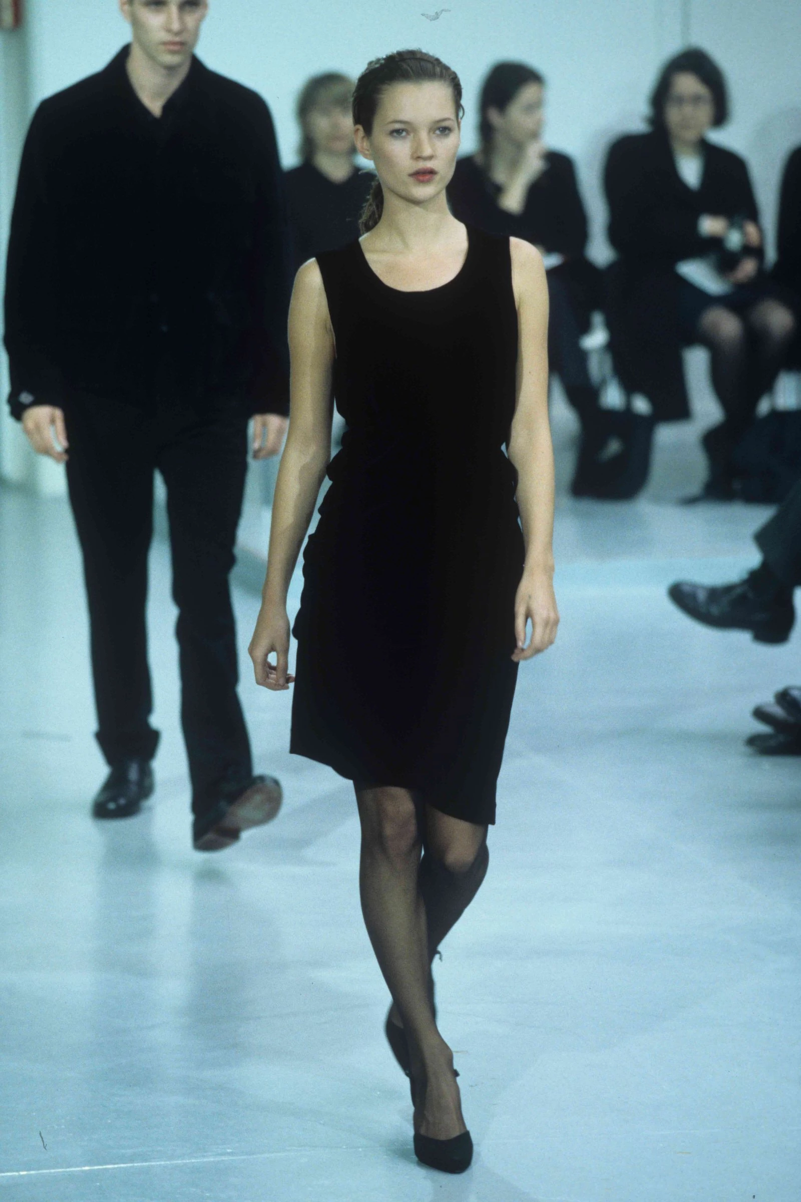 Кейт Мосс на показі Helmut Lang, осінь-зима 1997/1998