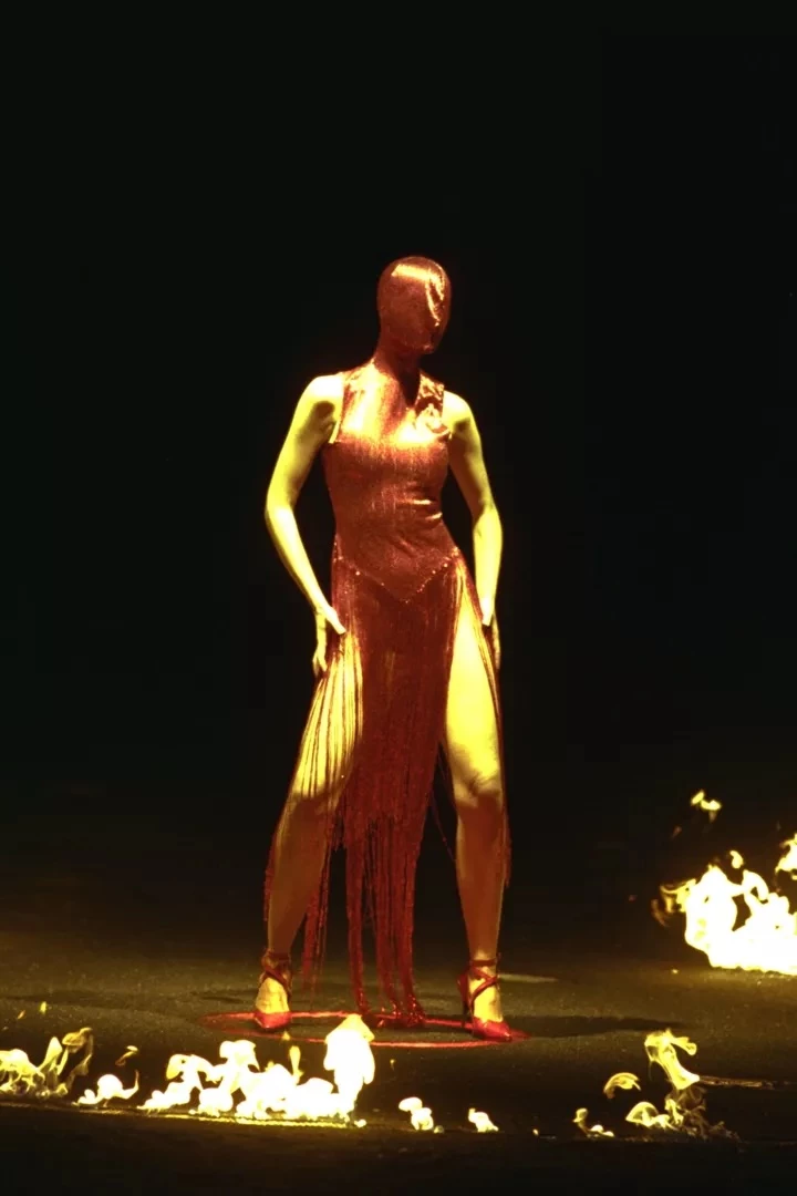Alexander McQueen осінь-зима 1998/99 Alexander McQueen осінь-зима 1998/99