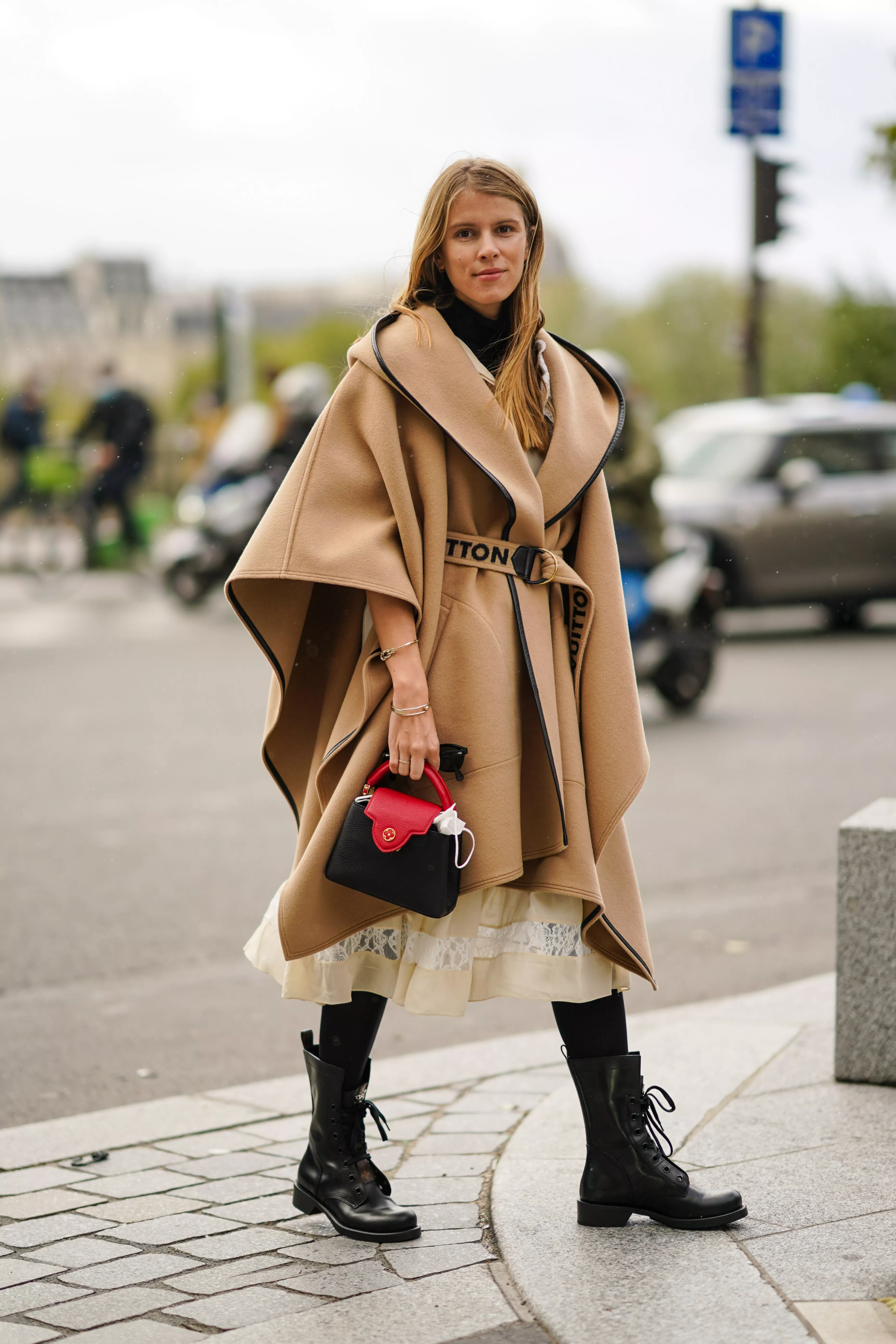С чем носить бежевое пальто 2021: модные варианты с фото