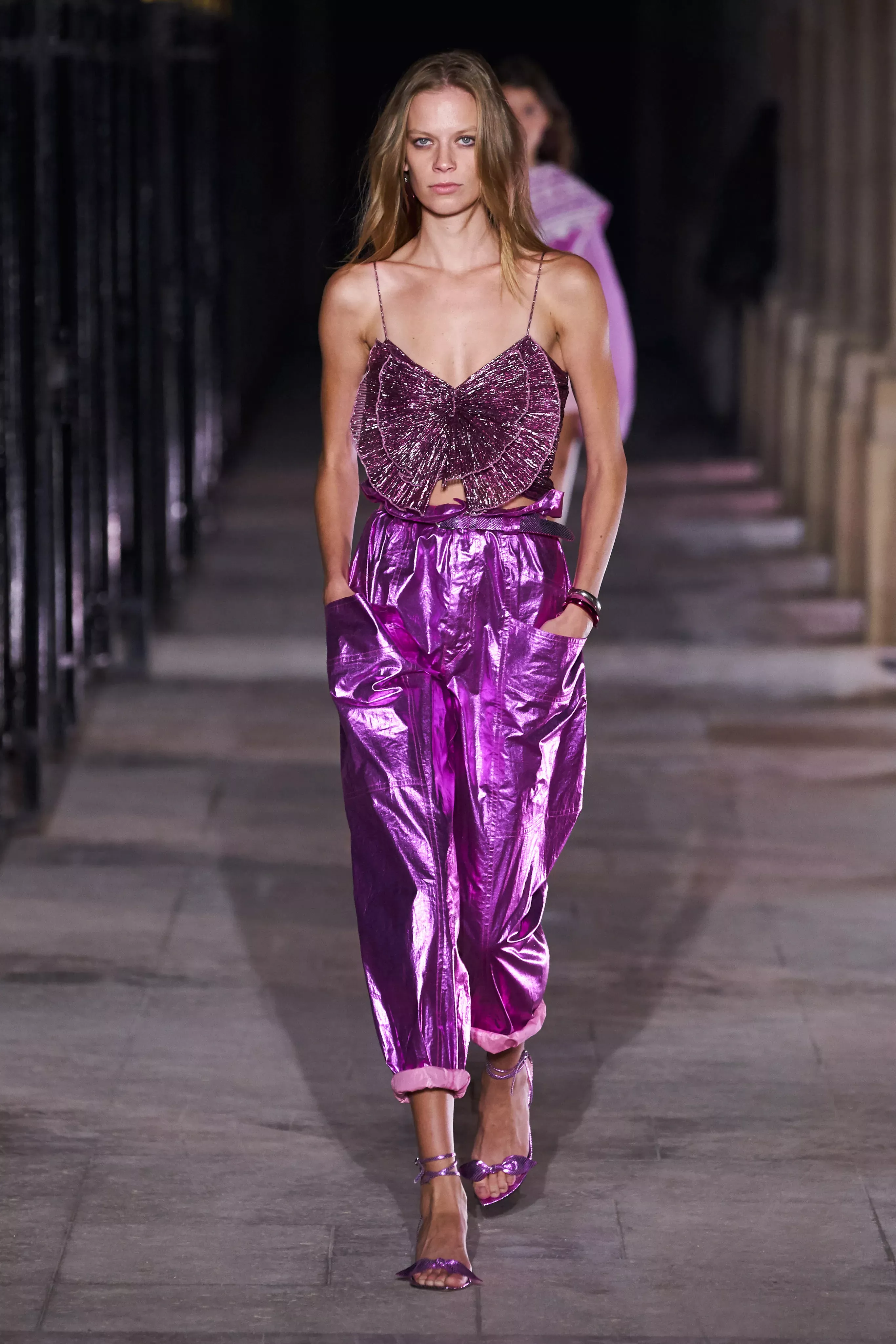 Танцевальный ритм в модных коллекциях: диско-стиль весна-лето 2021